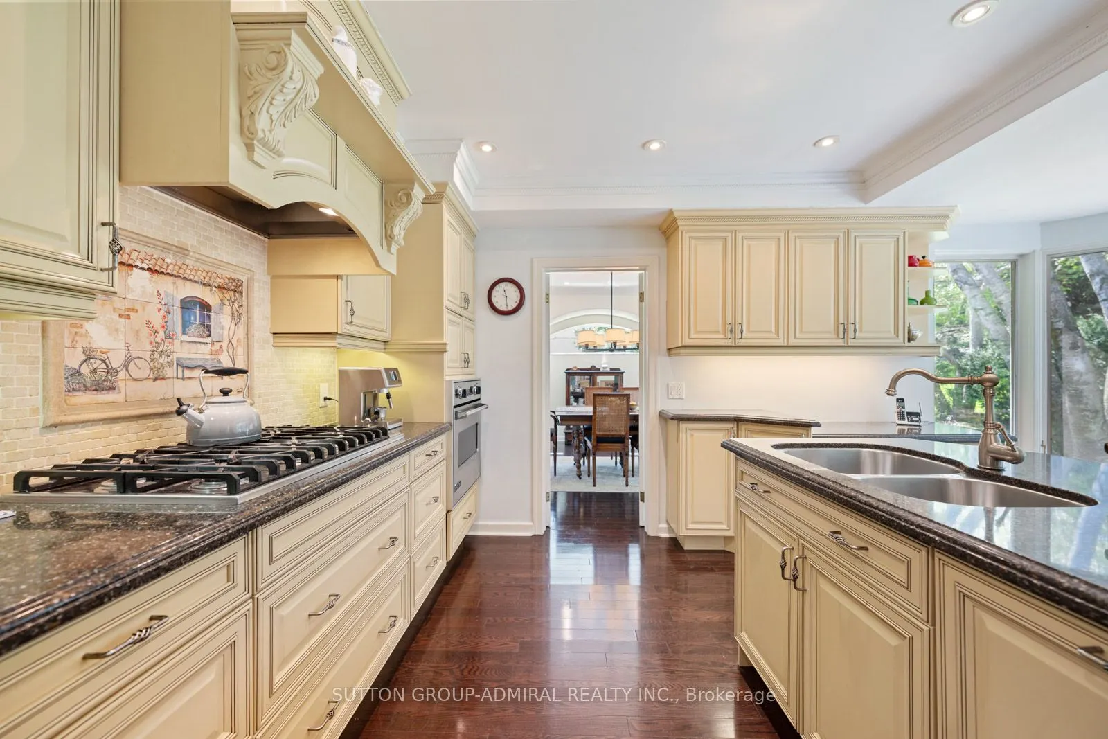 39 Pinehurst Crescent