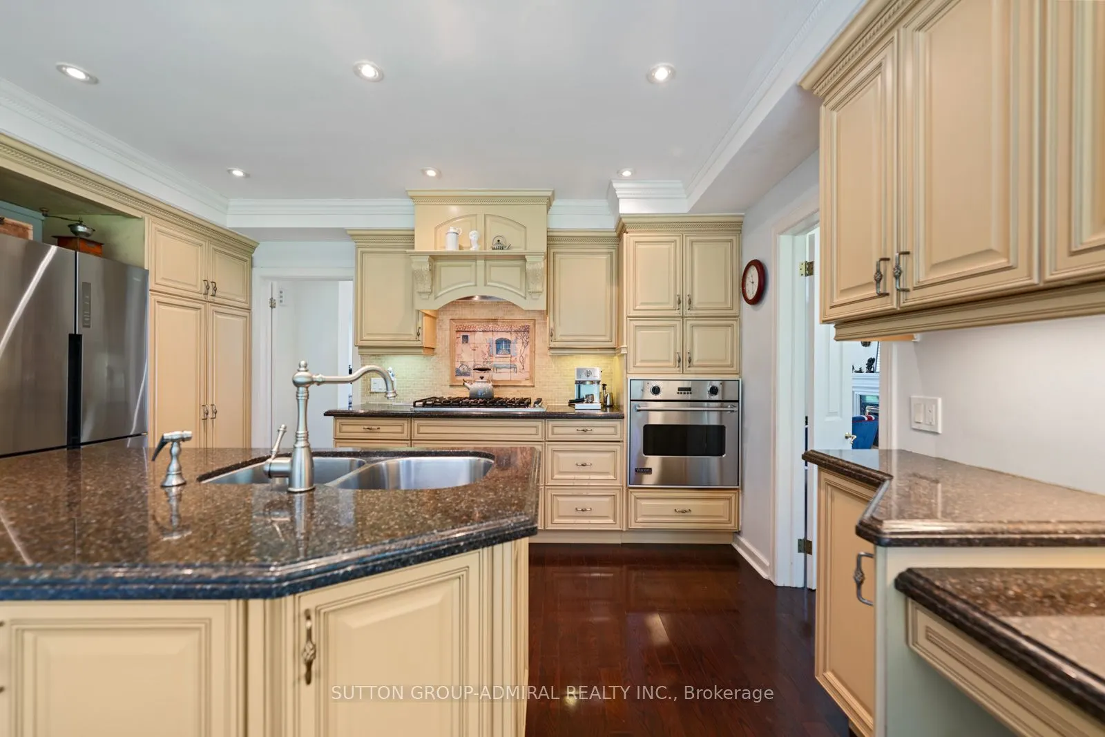 39 Pinehurst Crescent
