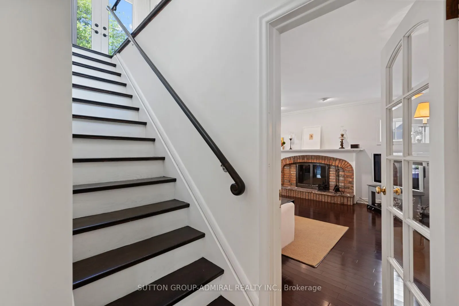39 Pinehurst Crescent