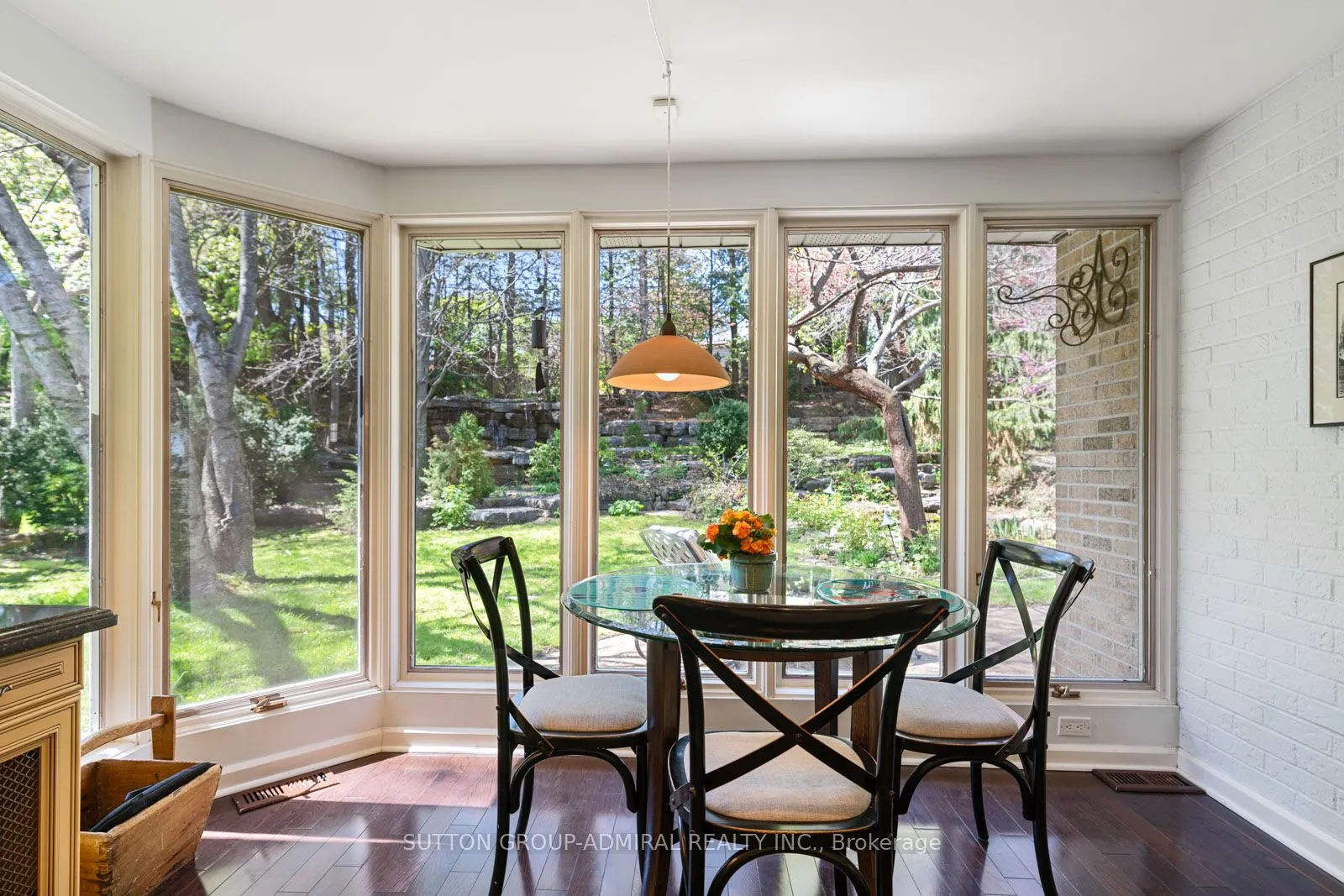 39 Pinehurst Crescent