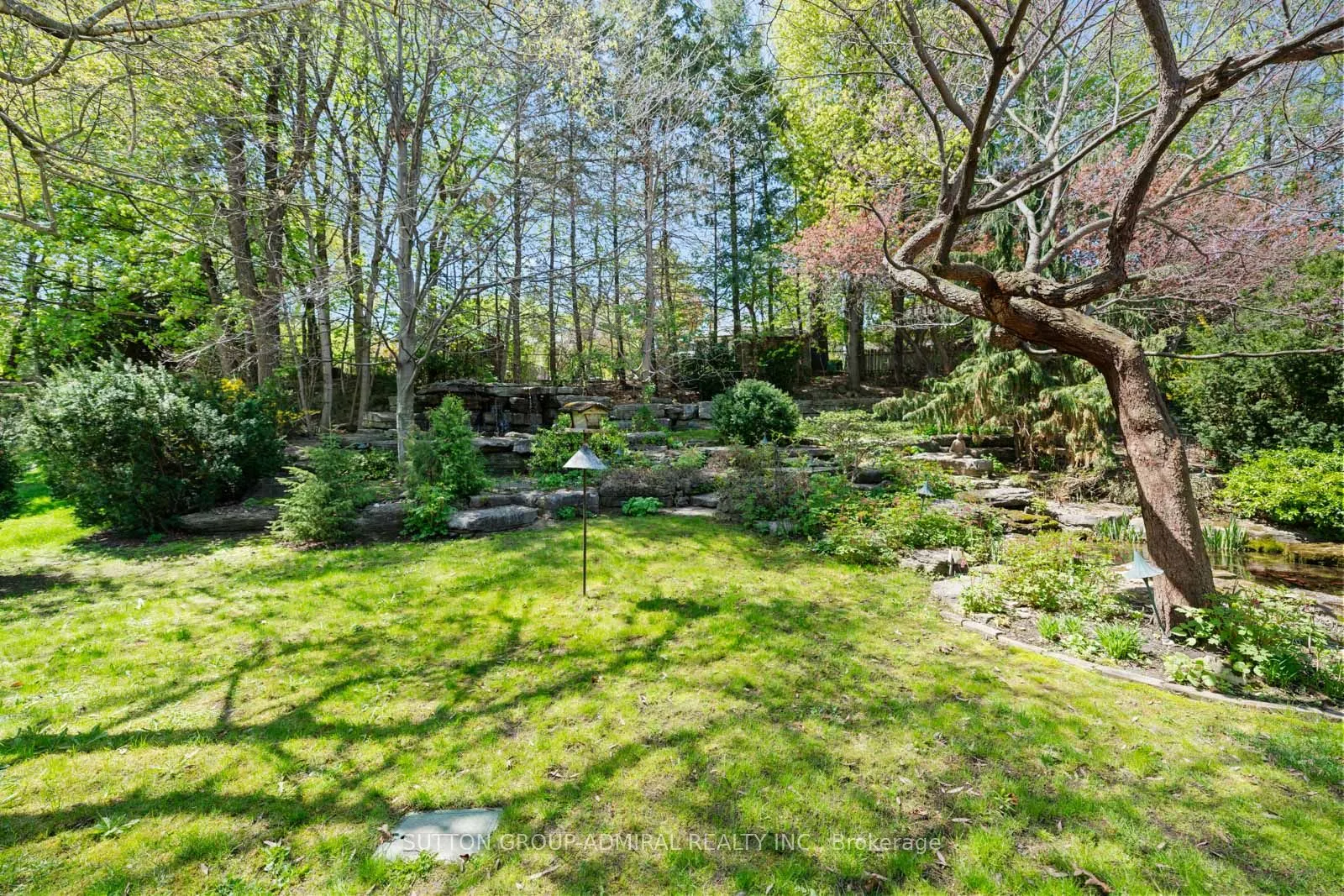 39 Pinehurst Crescent