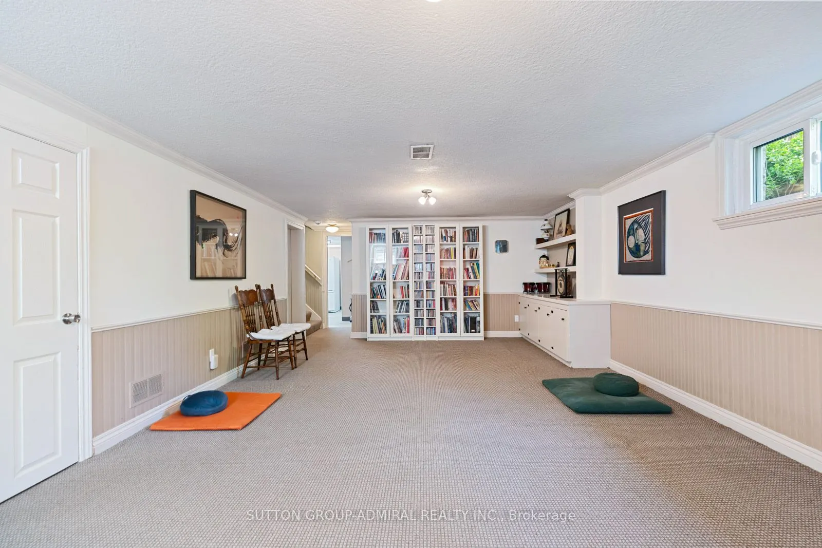 39 Pinehurst Crescent
