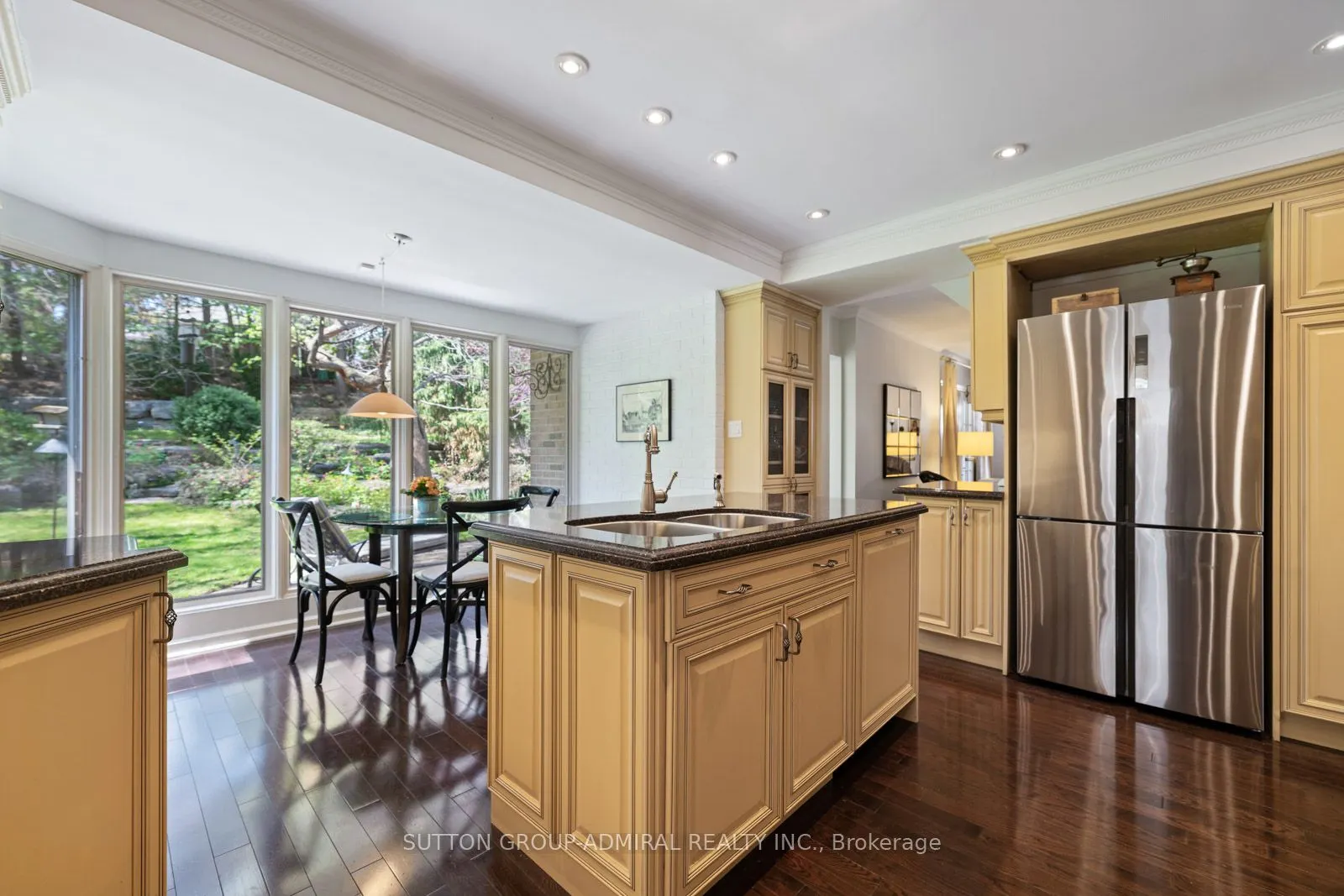 39 Pinehurst Crescent