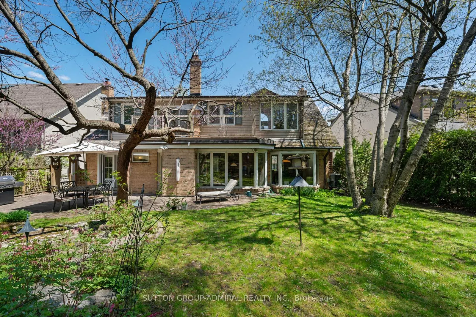 39 Pinehurst Crescent