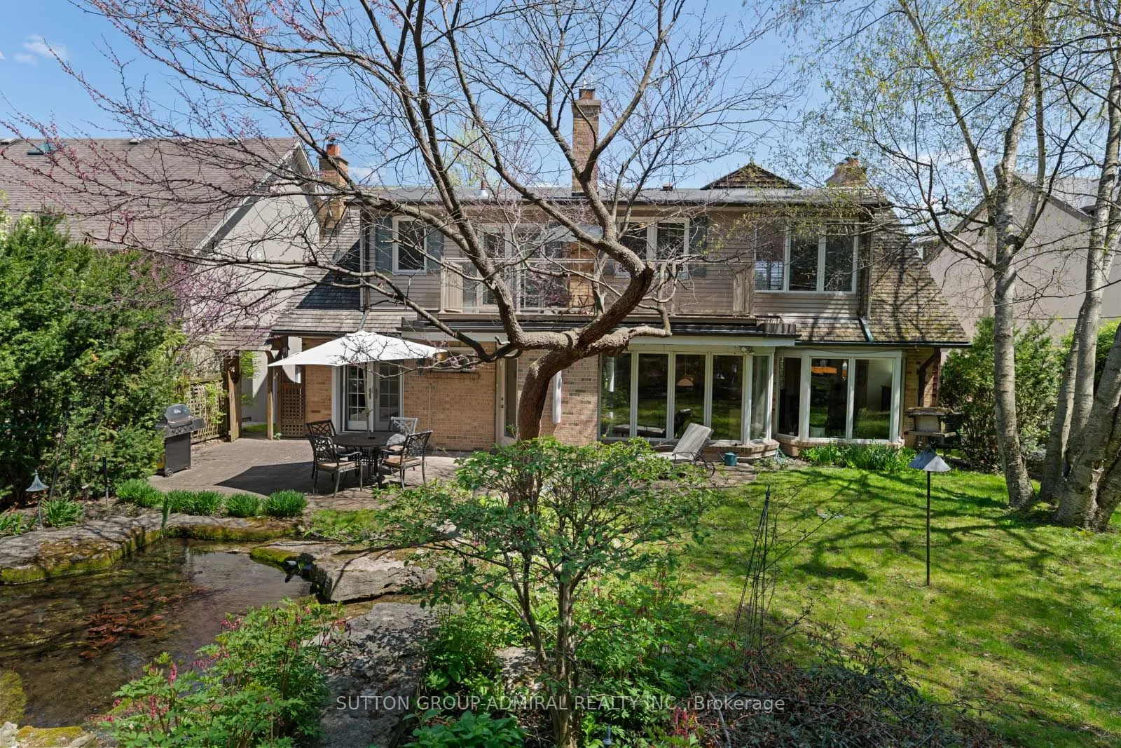 39 Pinehurst Crescent