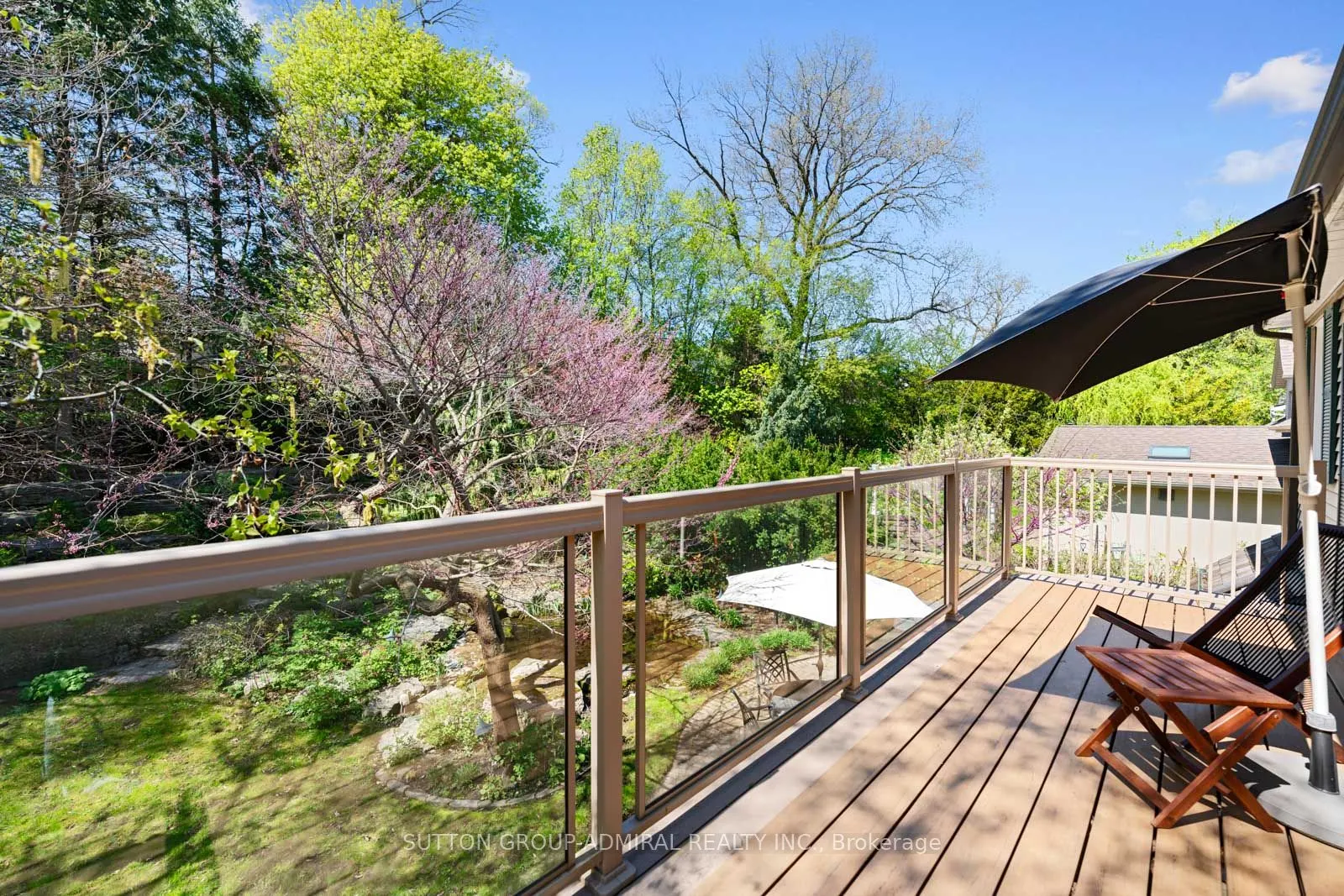 39 Pinehurst Crescent