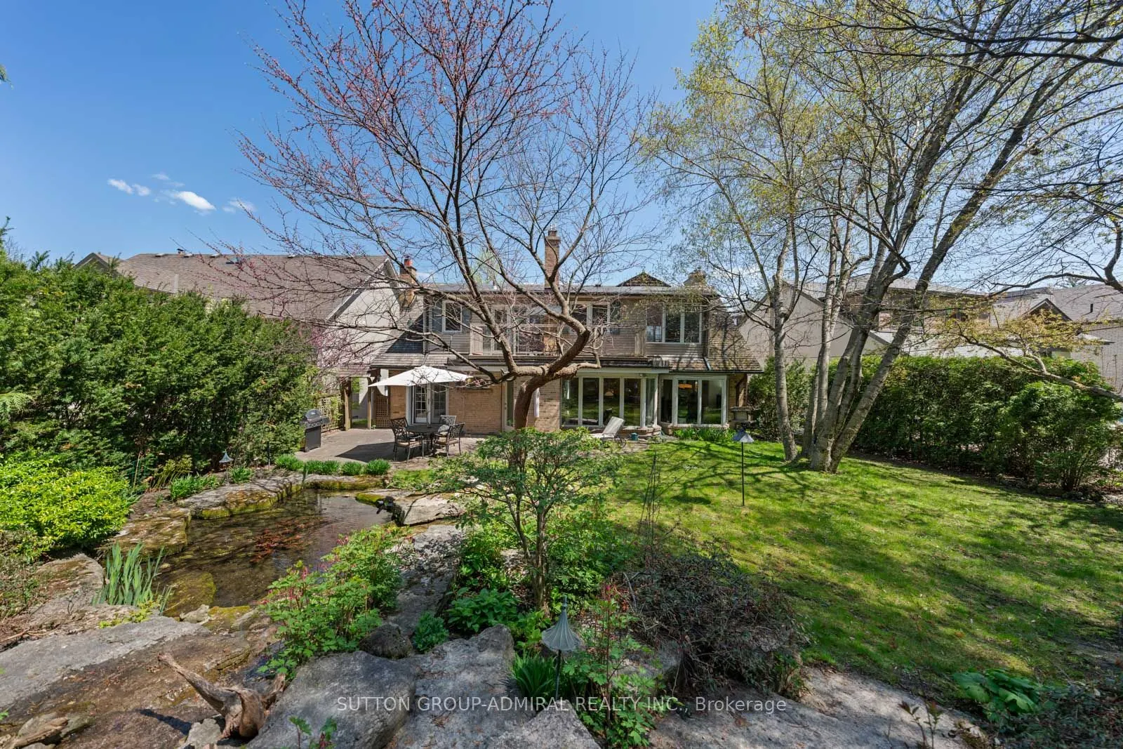 39 Pinehurst Crescent
