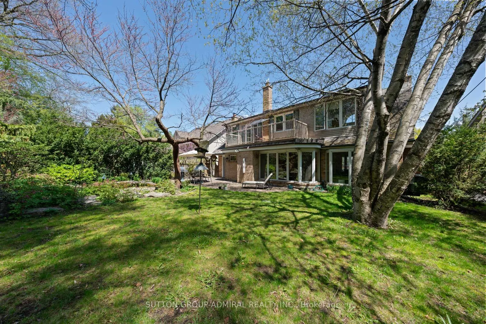 39 Pinehurst Crescent