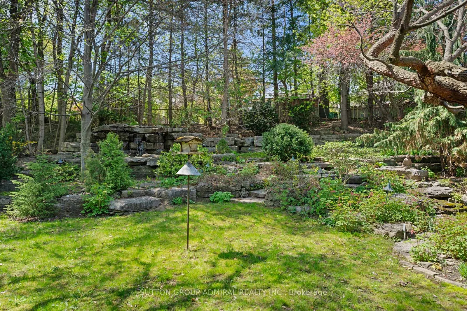 39 Pinehurst Crescent