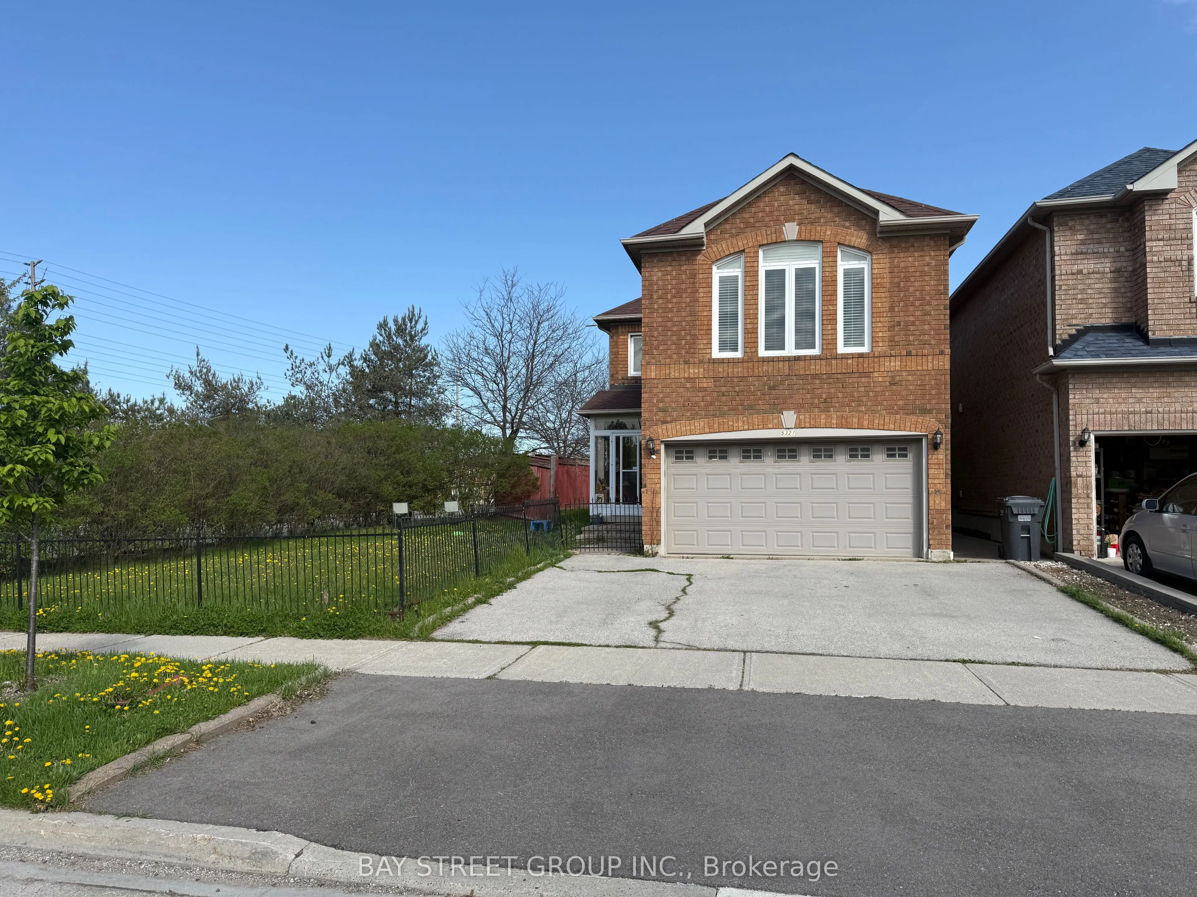 5327 Landsborough Avenue