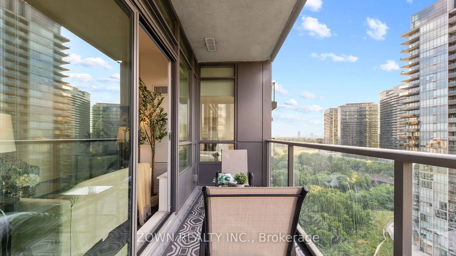36 Park Lawn Road, #1408