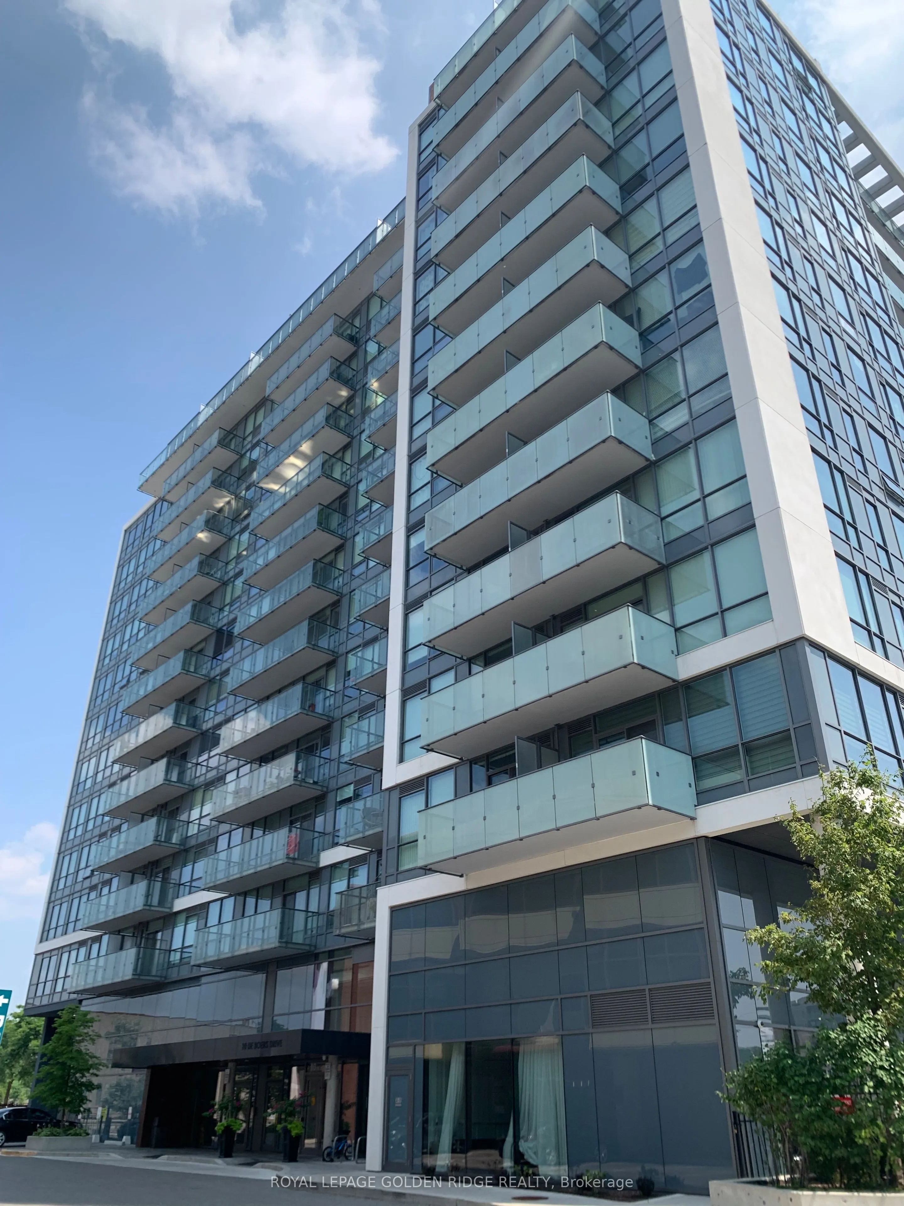 10 De Boers Drive, #1211