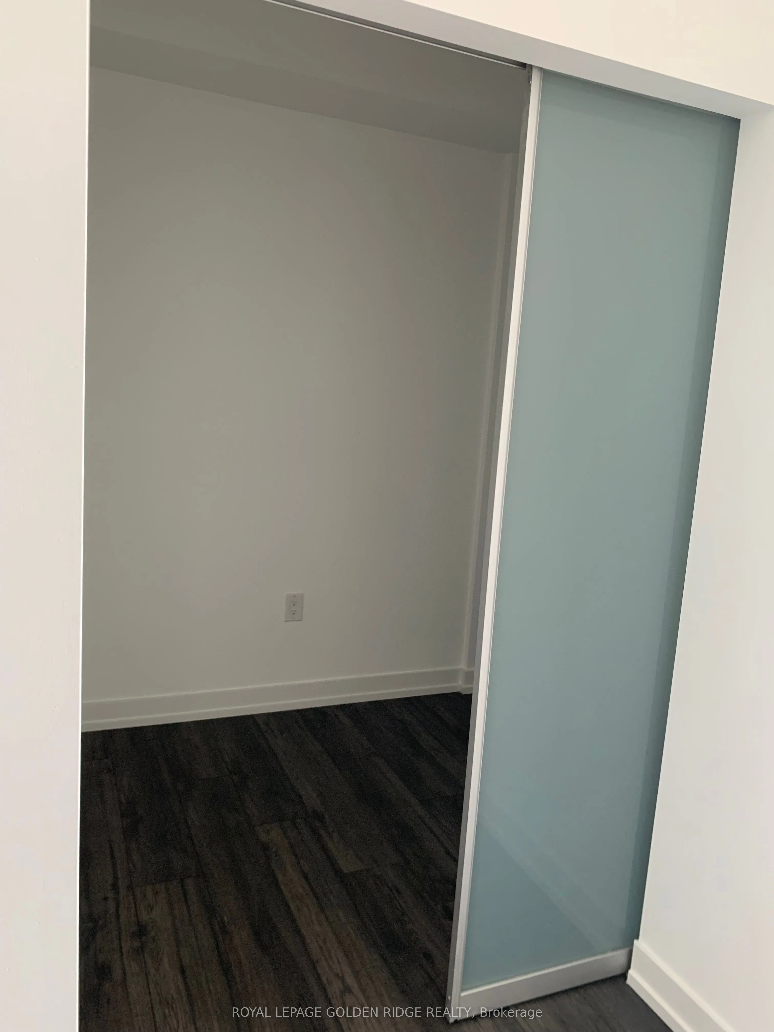 10 De Boers Drive, #1211