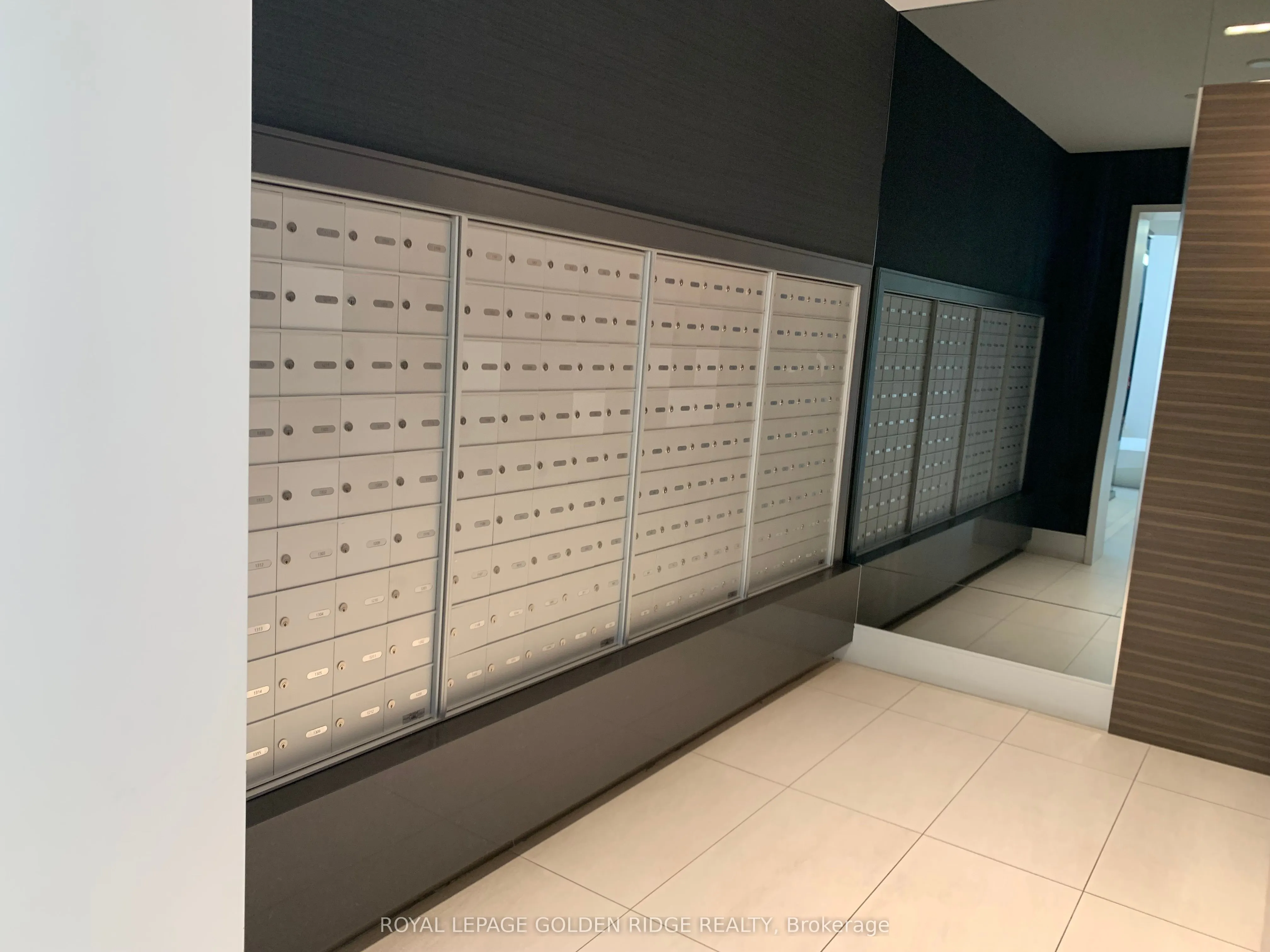 10 De Boers Drive, #1211