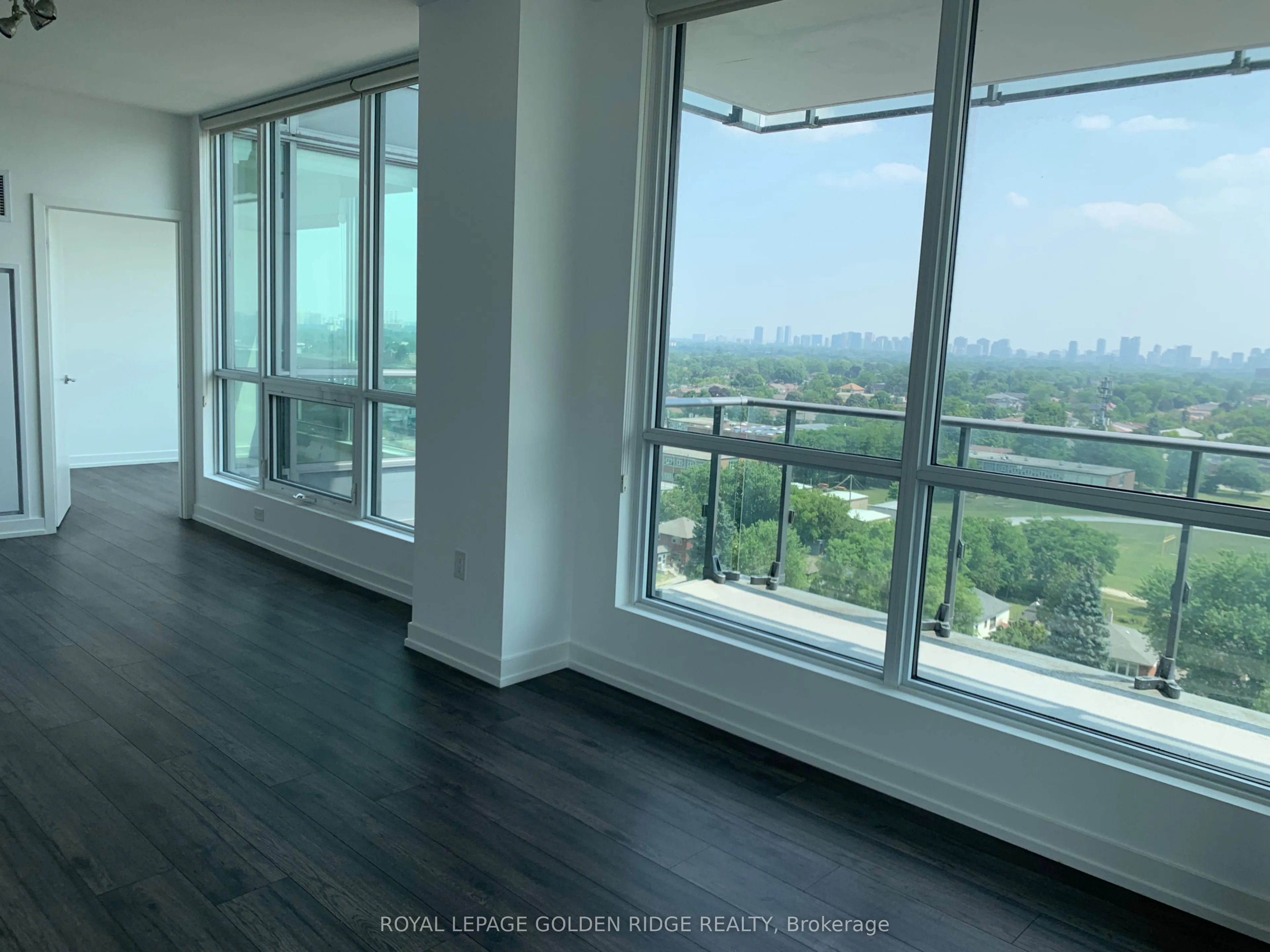 10 De Boers Drive, #1211