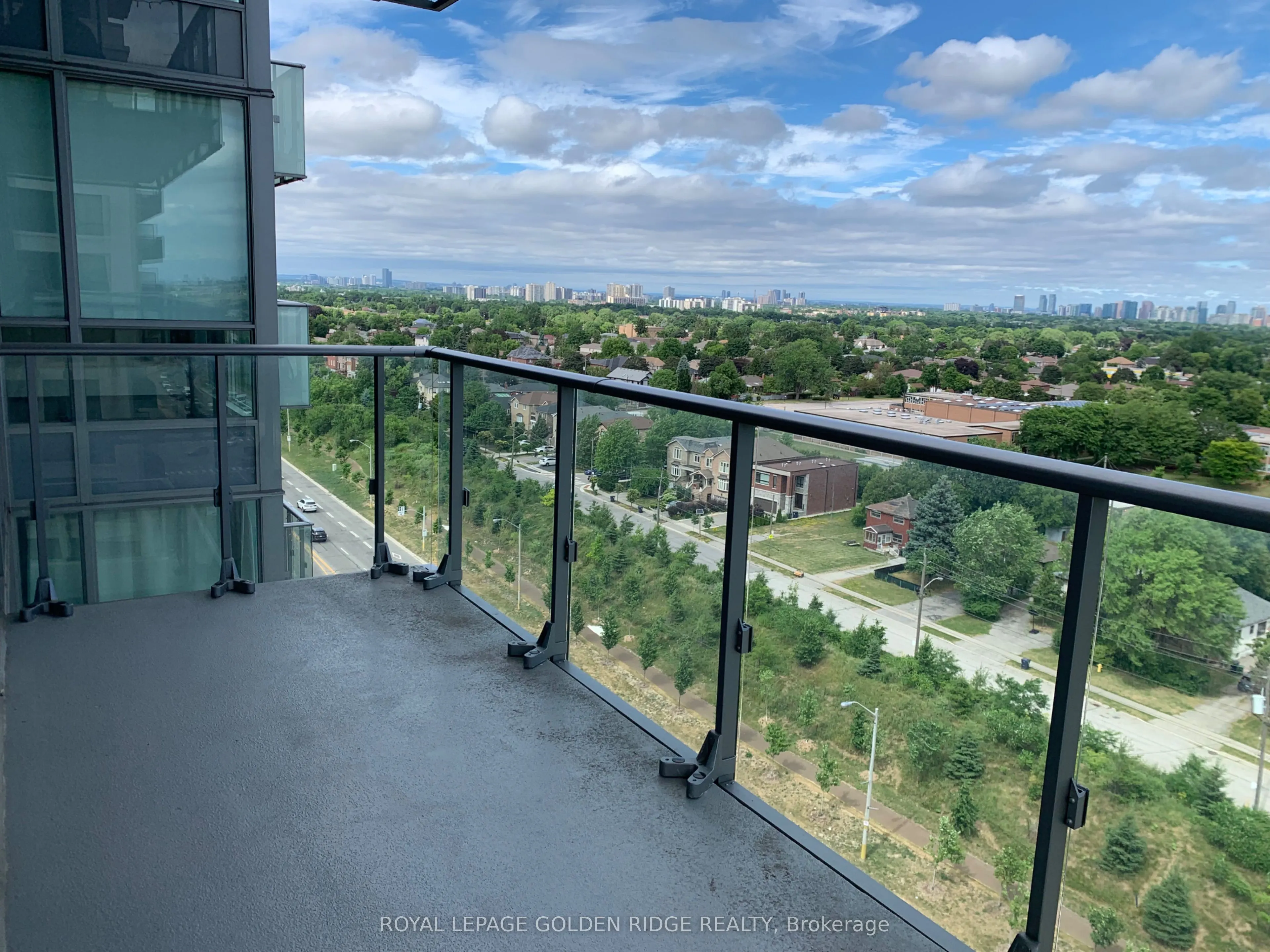 10 De Boers Drive, #1211