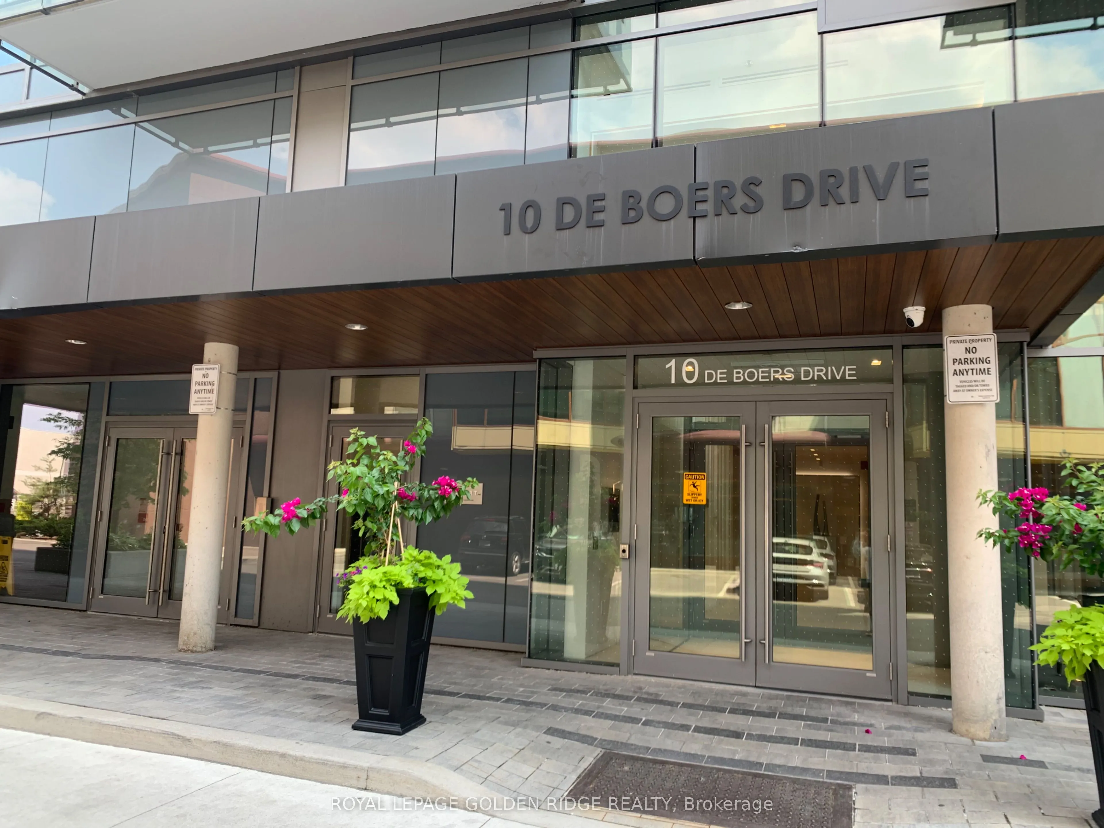 10 De Boers Drive, #1211