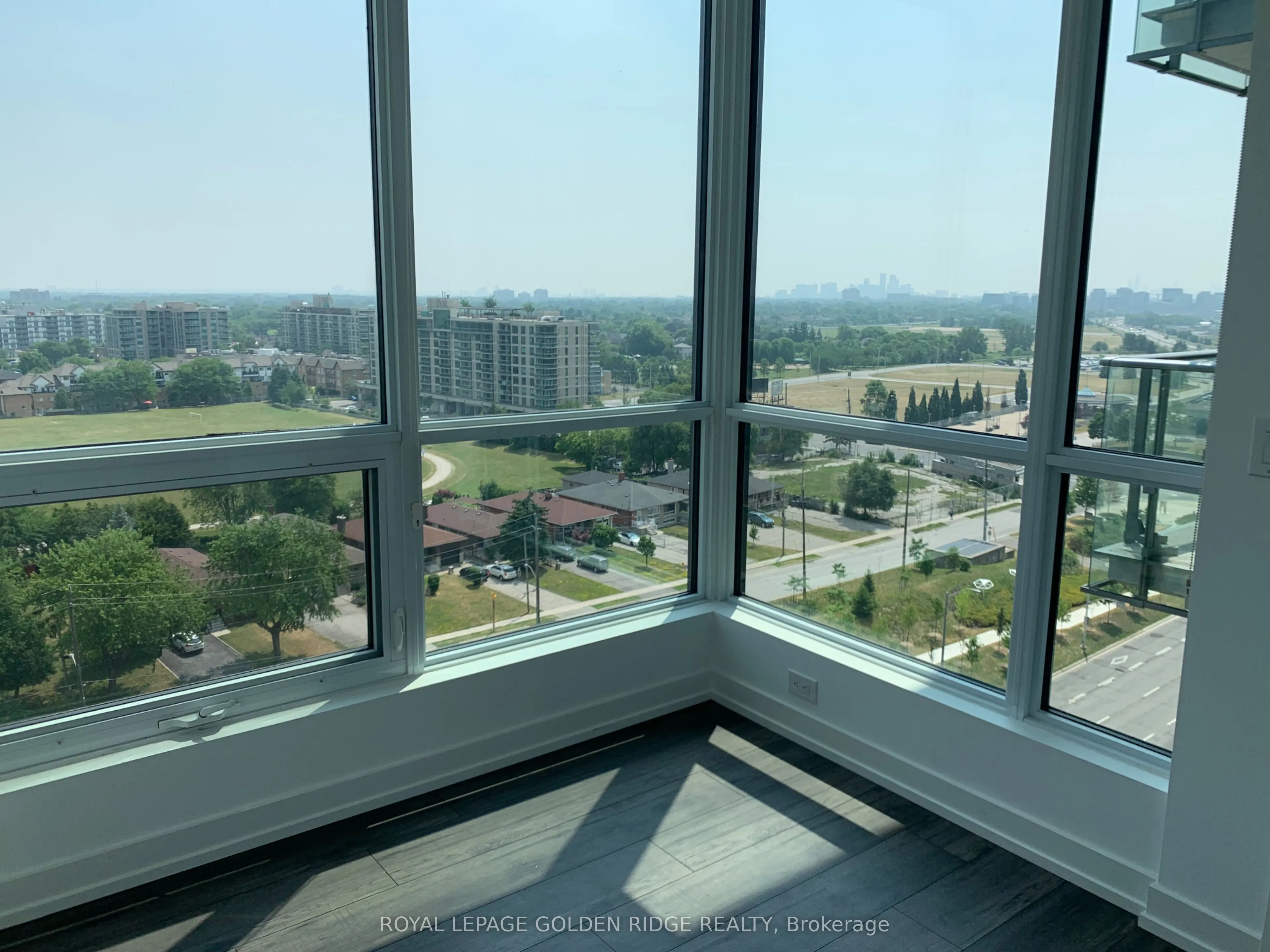 10 De Boers Drive, #1211