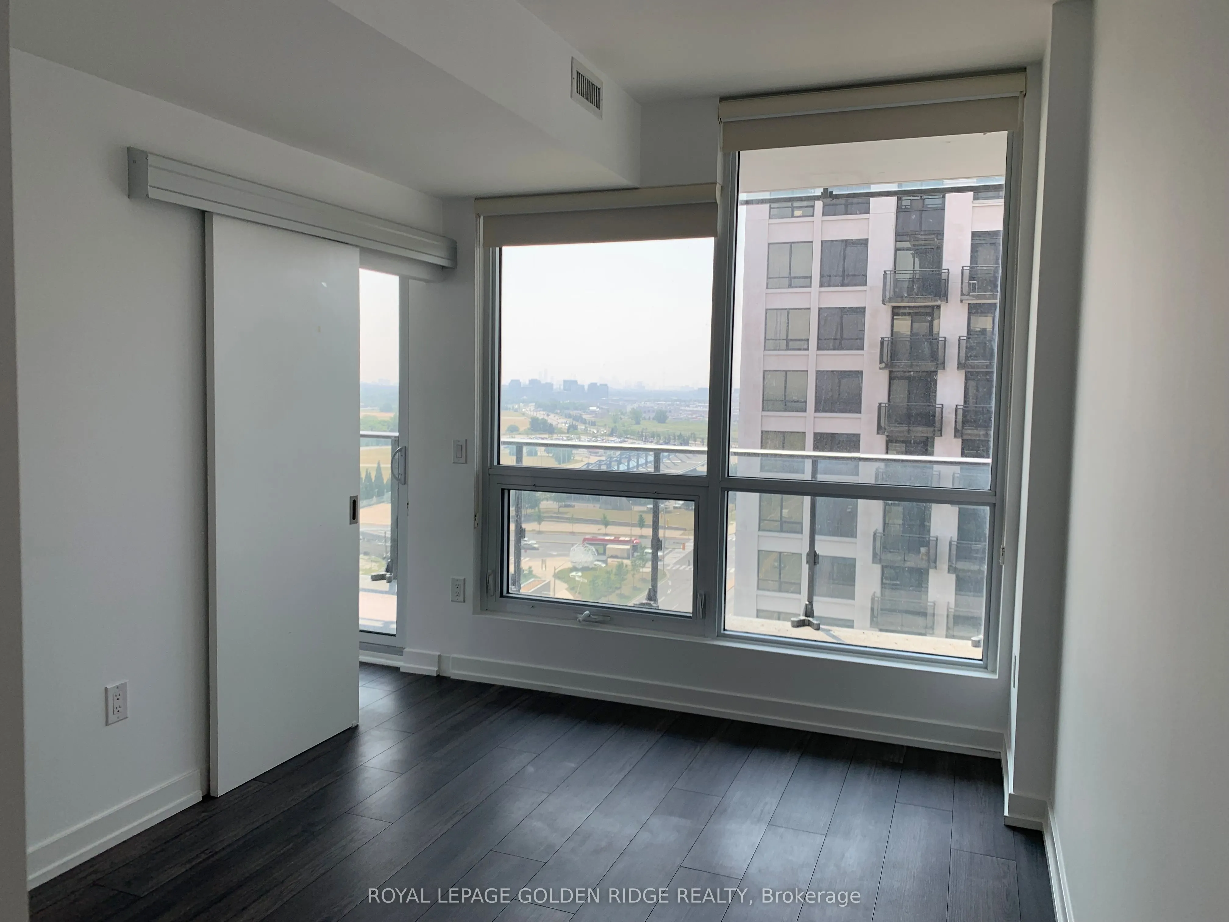 10 De Boers Drive, #1211
