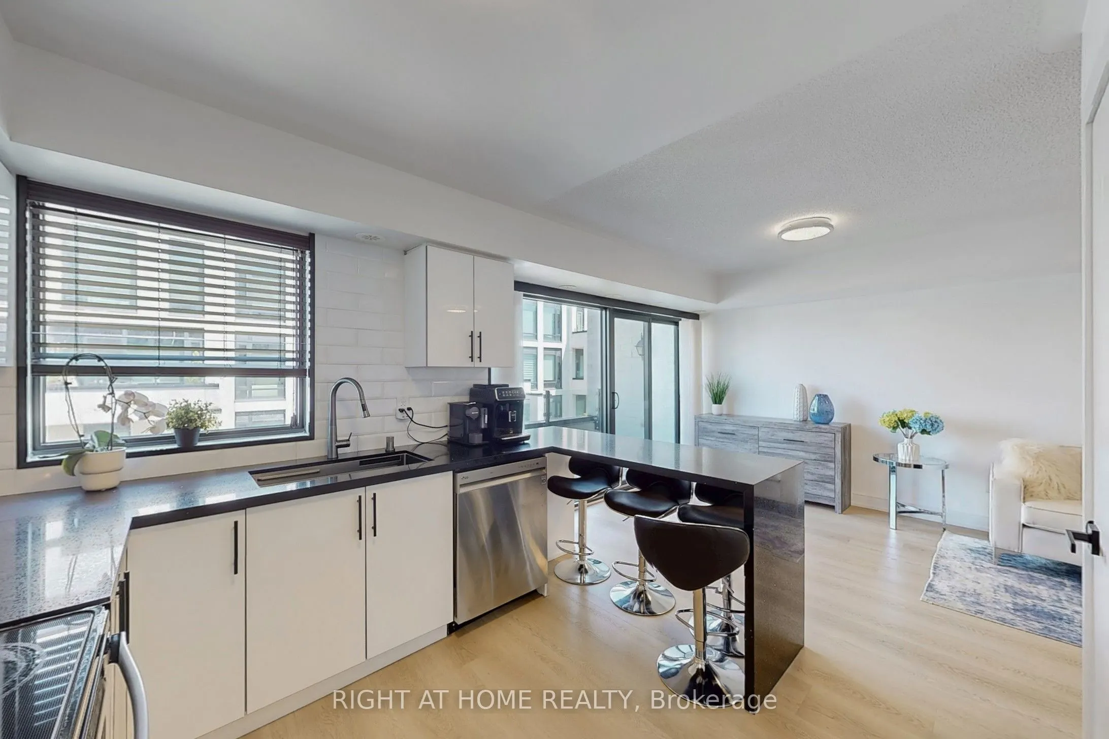 138 Widdicombe Hill Boulevard, #710