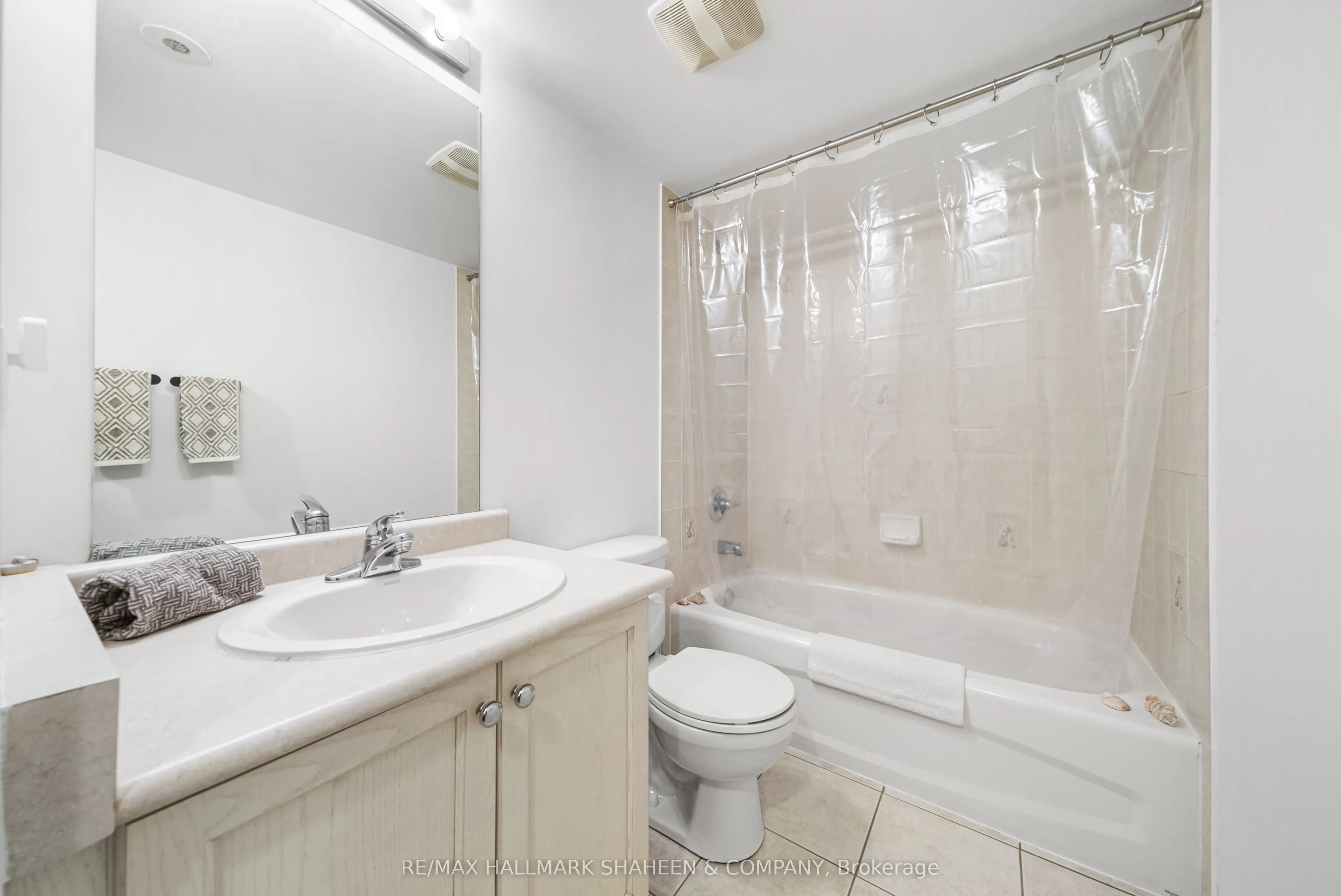 55 George Appleton Way, #2117