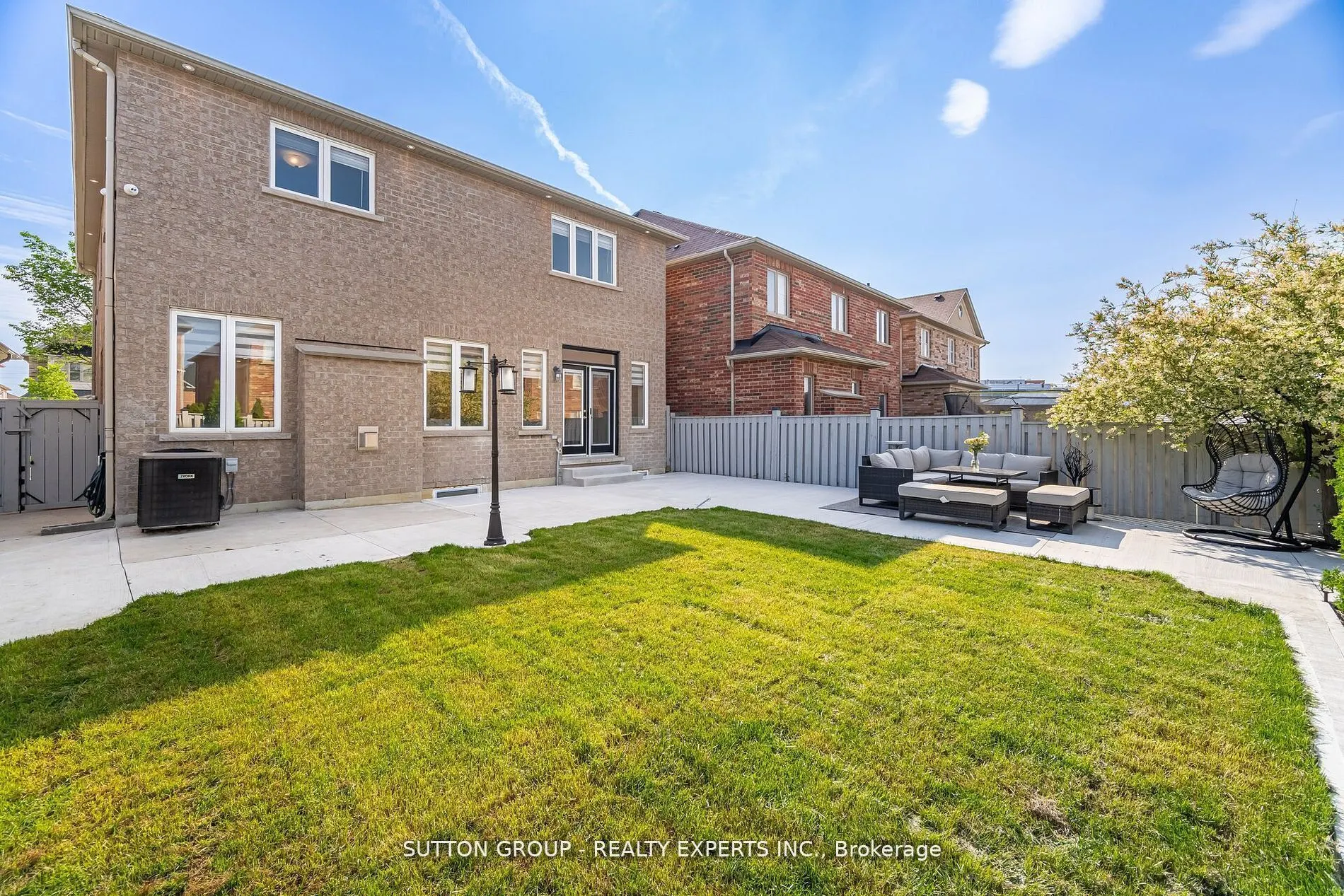 5 Freedom Oaks Trail, #Upper & Basement