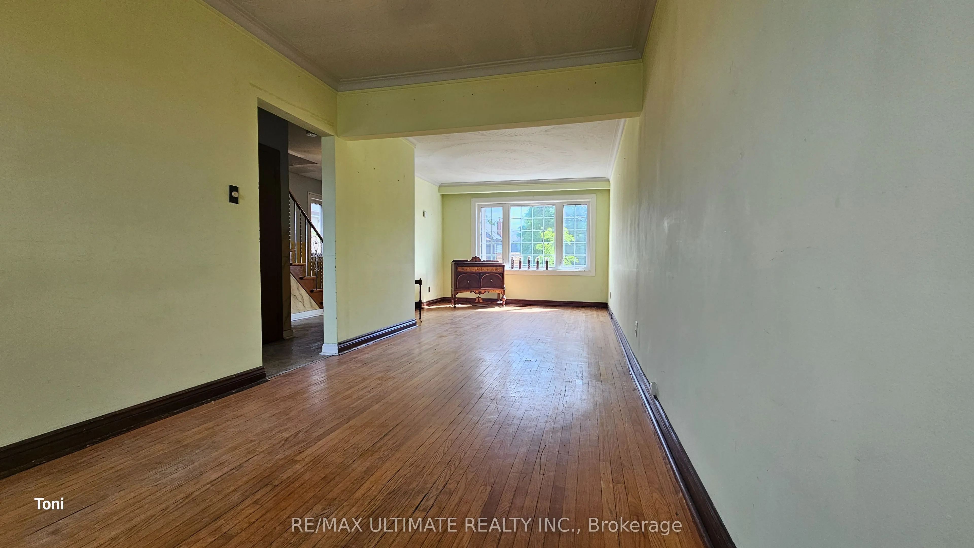 300 Earlscourt Avenue