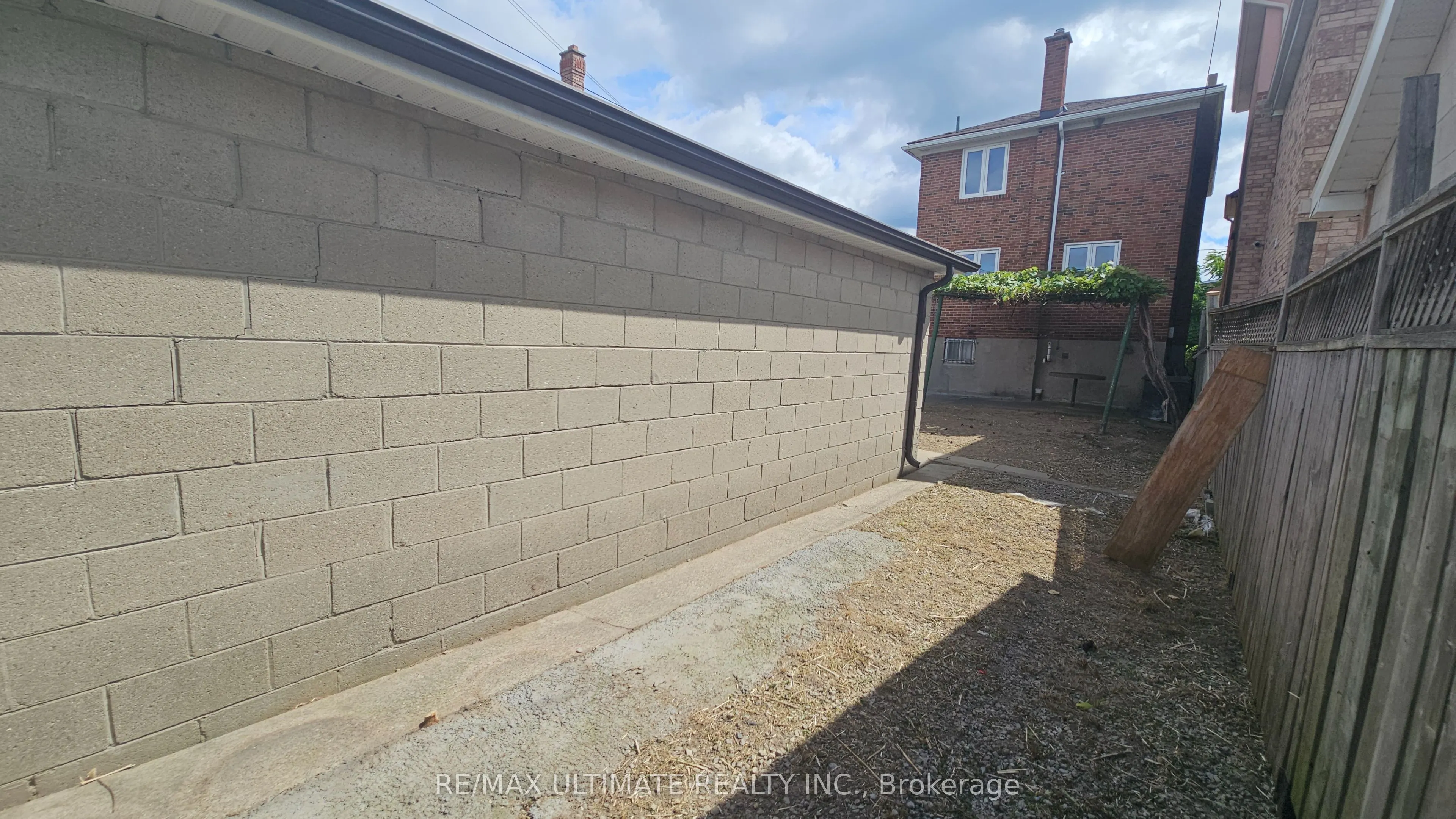 300 Earlscourt Avenue