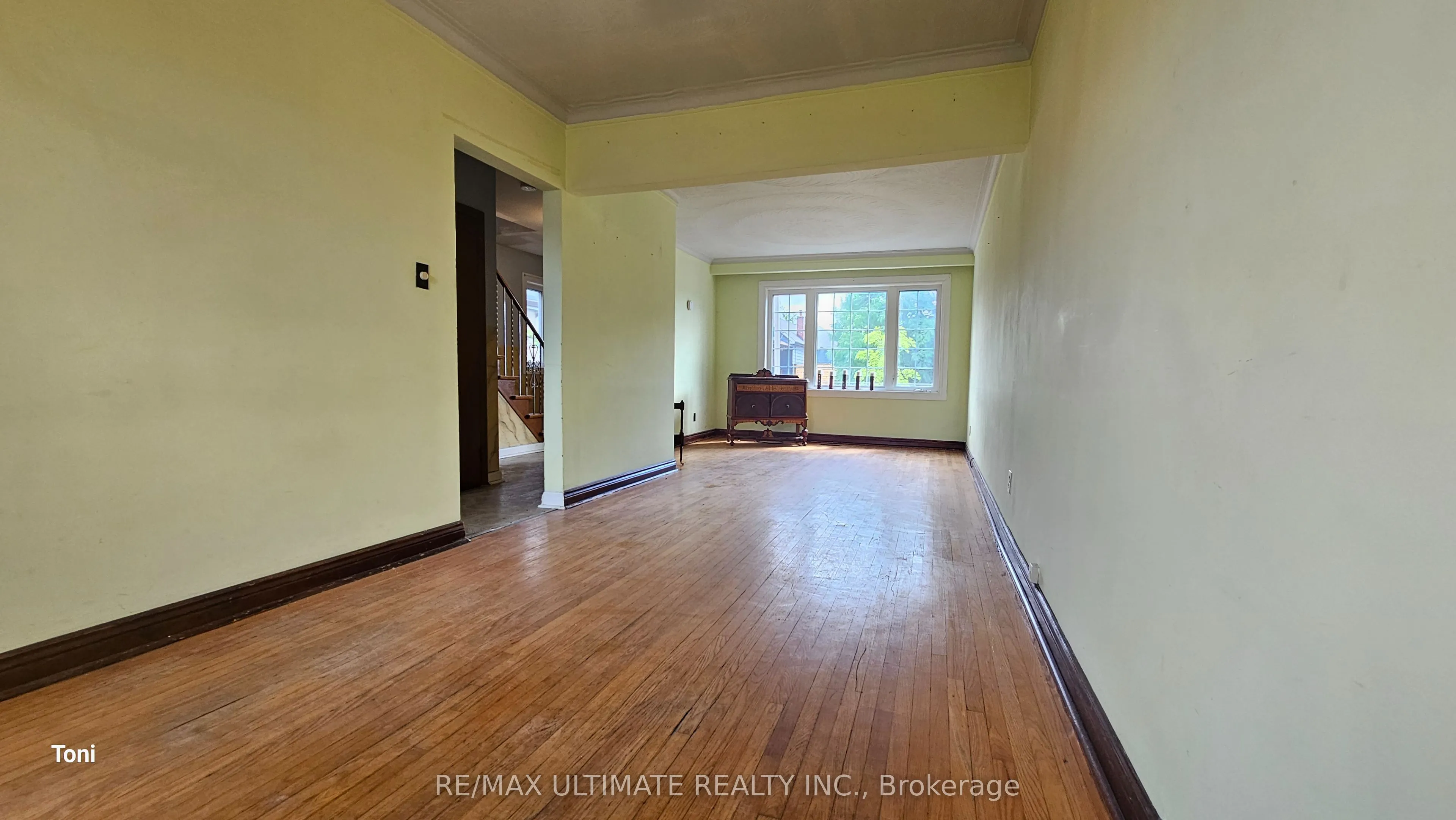 300 Earlscourt Avenue