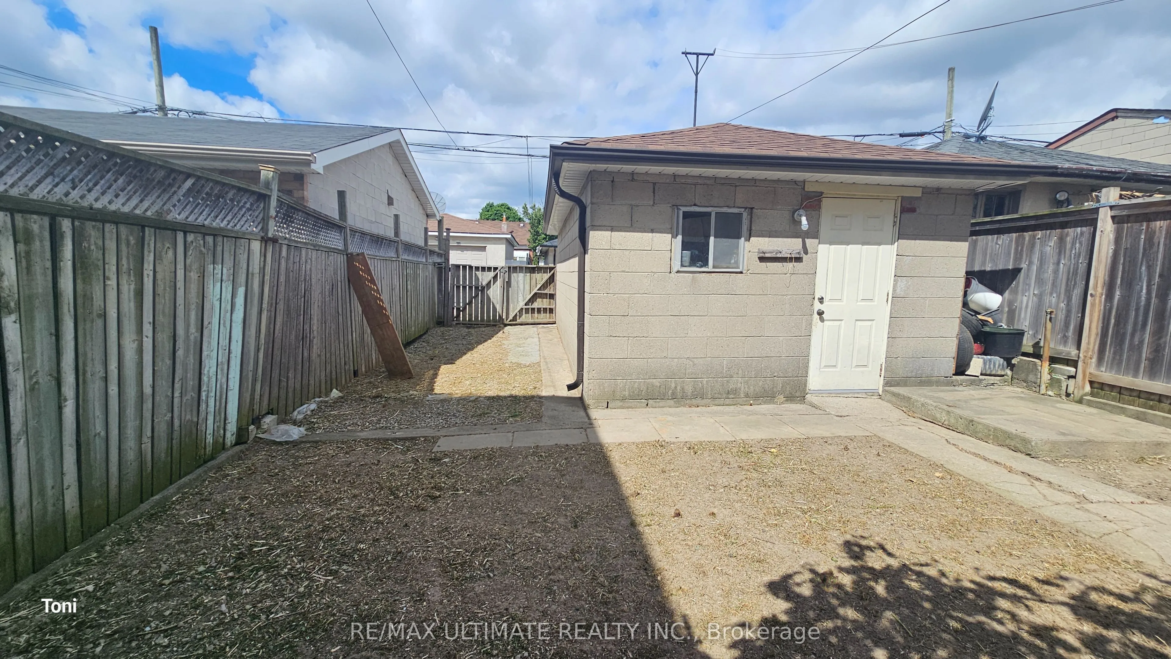 300 Earlscourt Avenue