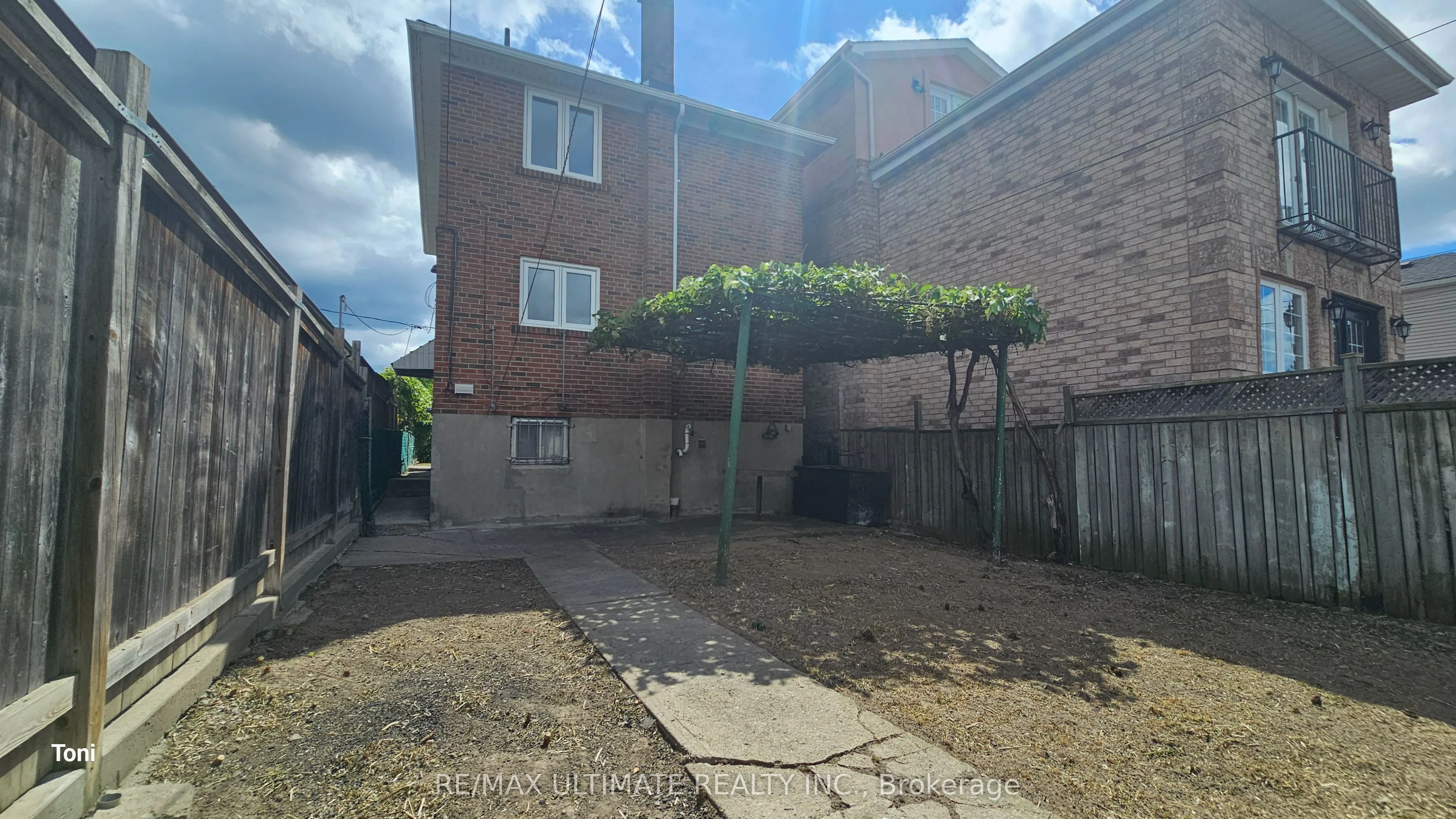 300 Earlscourt Avenue