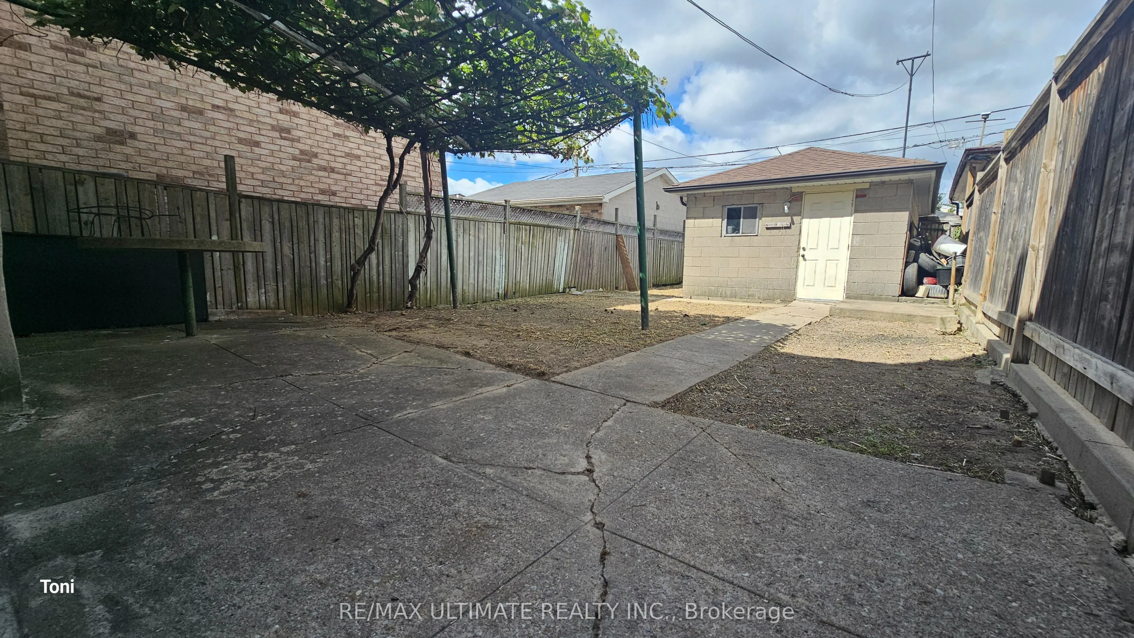 300 Earlscourt Avenue