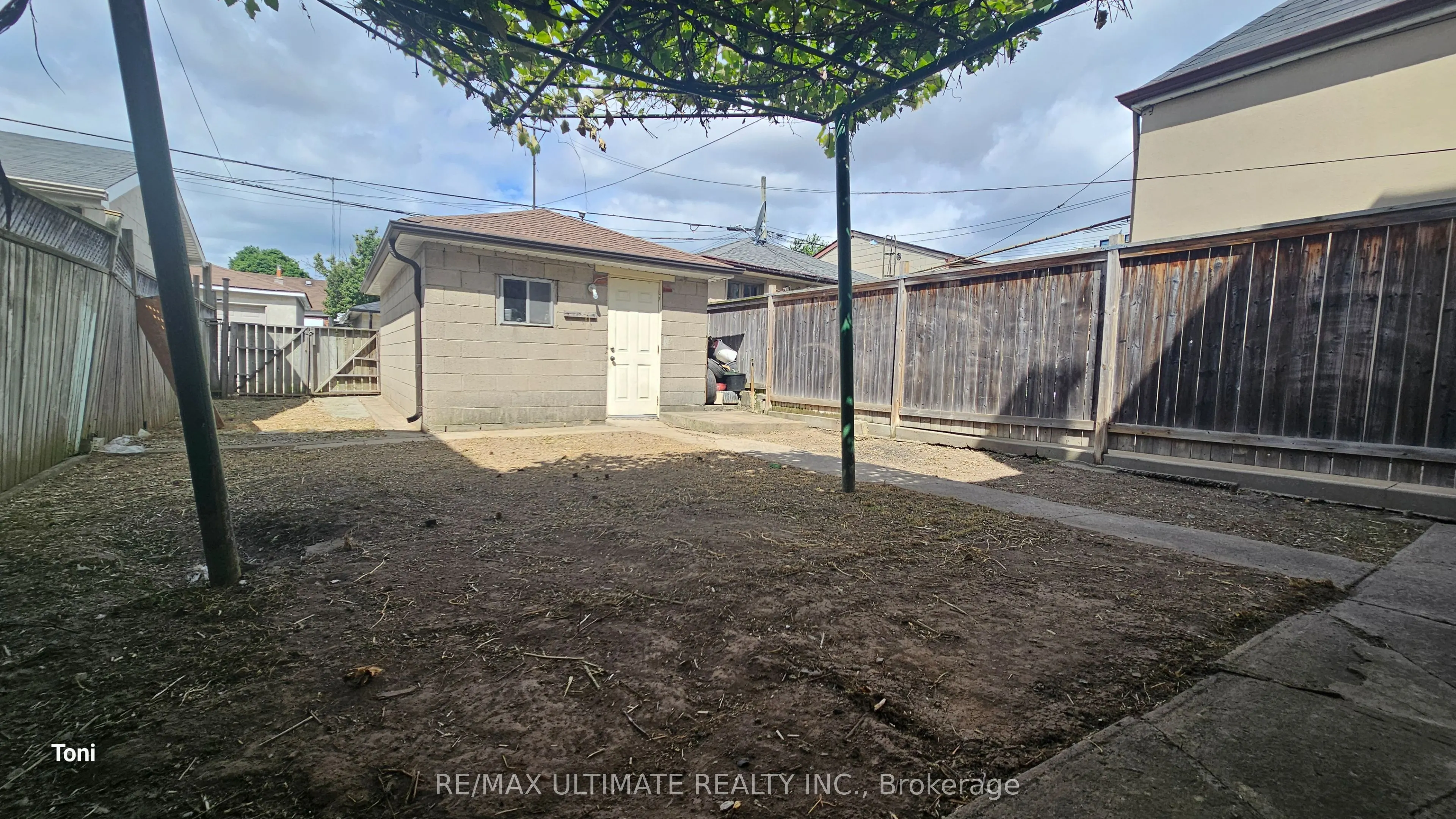 300 Earlscourt Avenue