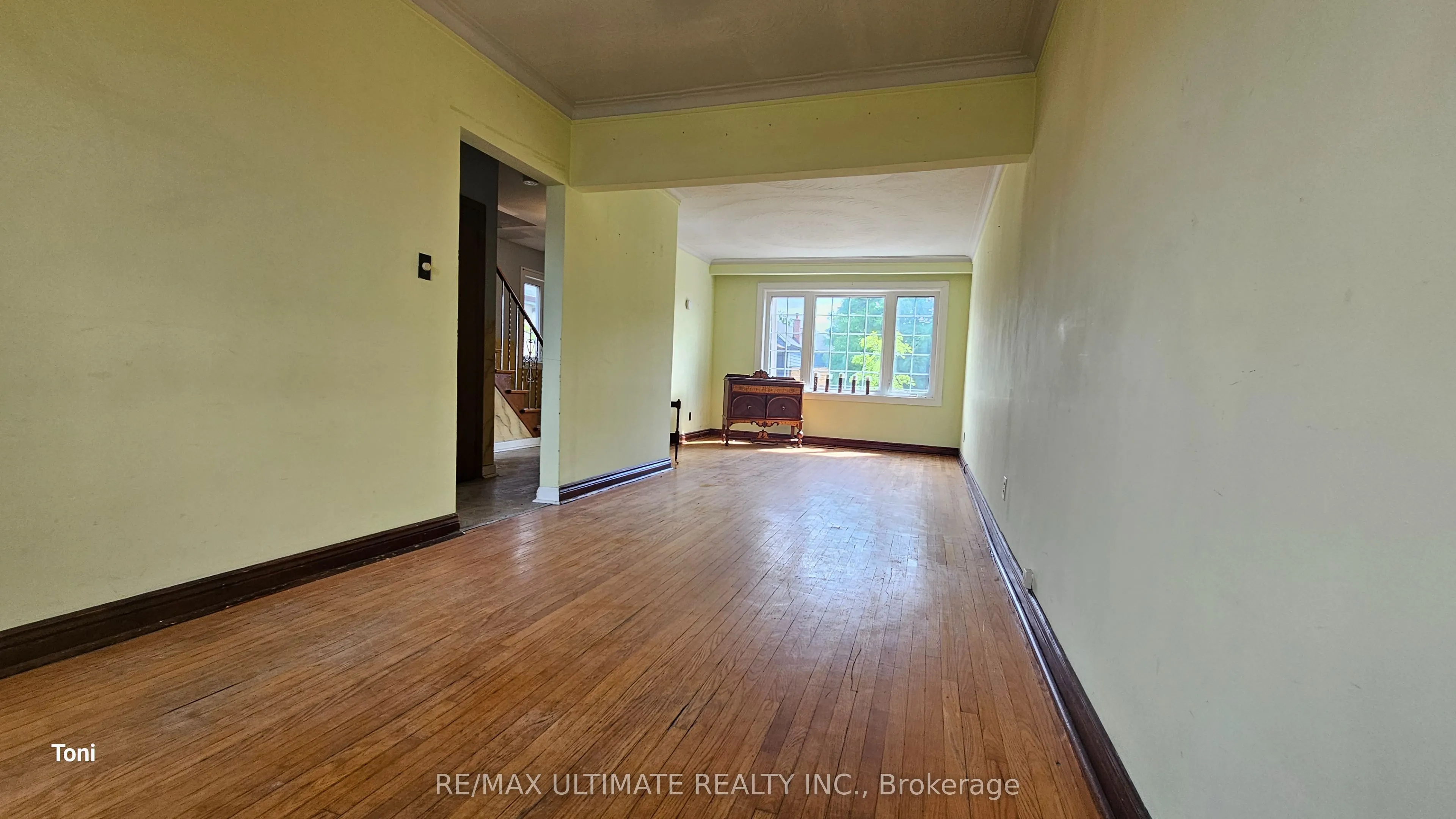 300 Earlscourt Avenue