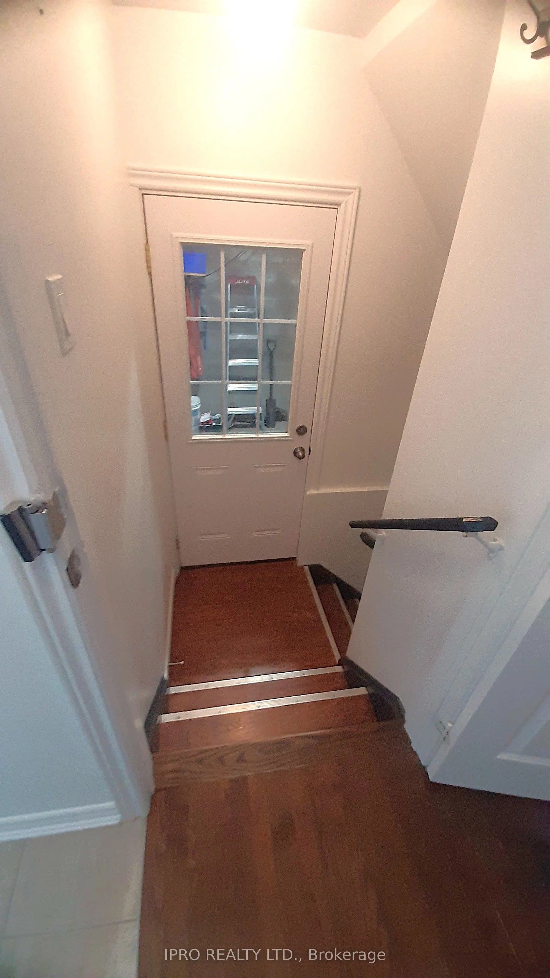 33 Hatton Court