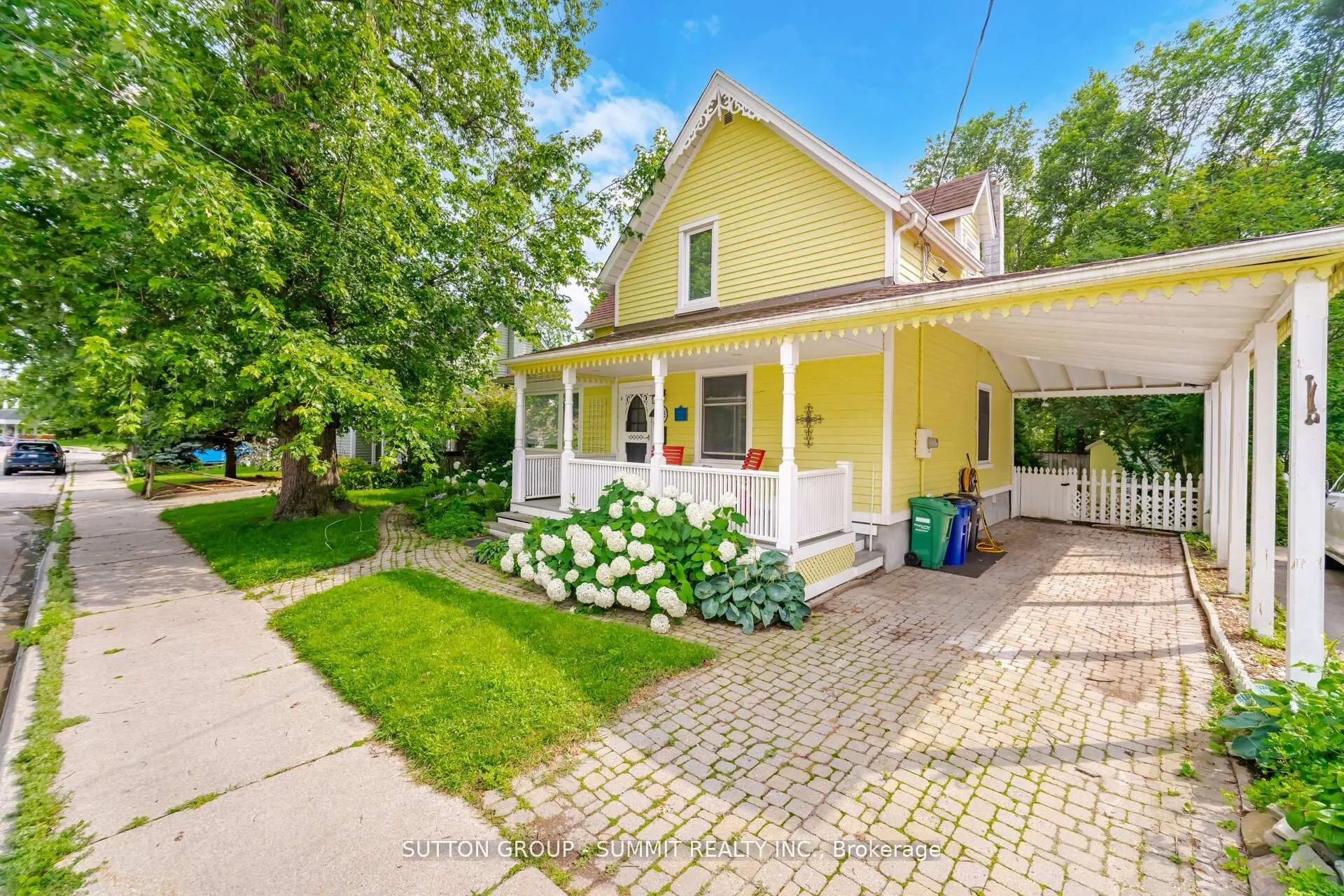 38 JOHN Street S