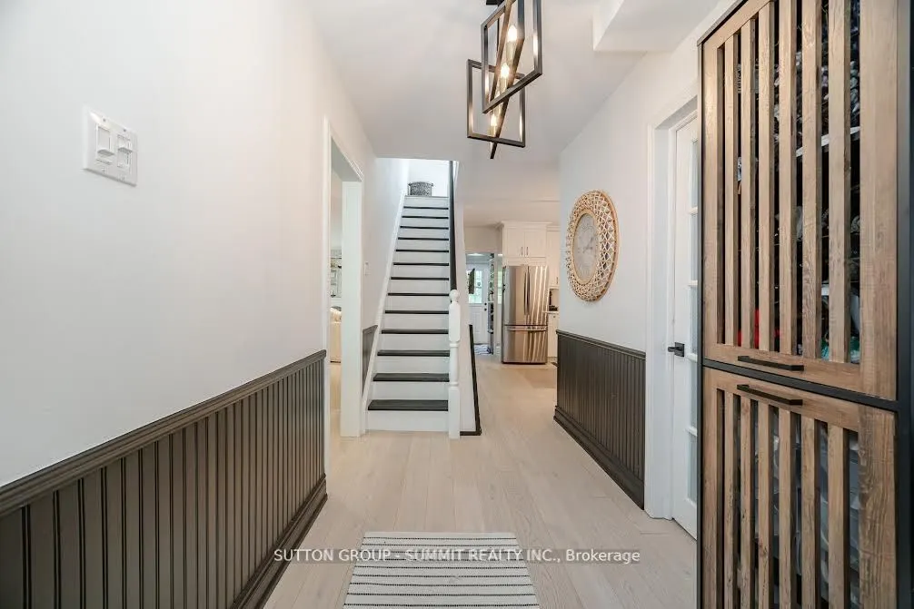38 JOHN Street S