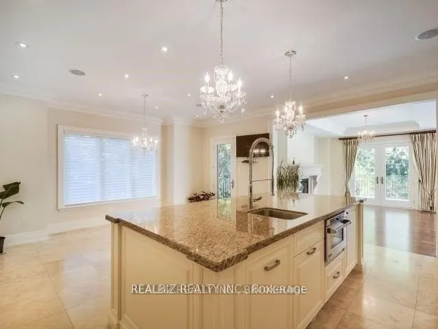 540 Lakeshore Road E