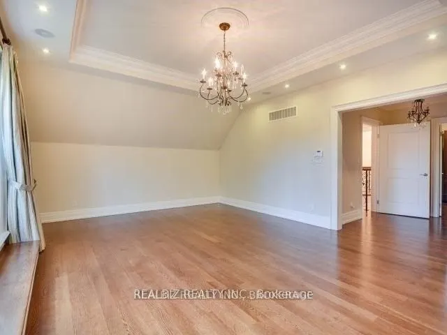 540 Lakeshore Road E