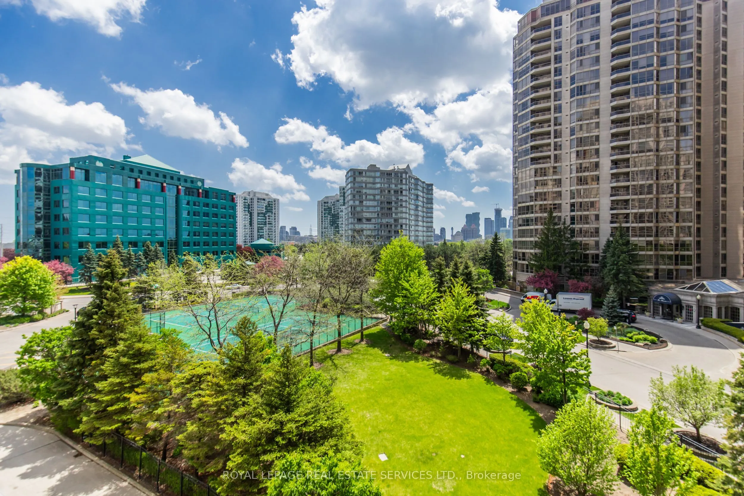 25 Kingsbridge Garden Circle, #418