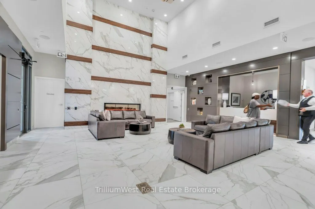 1050 Main Street E, #1004
