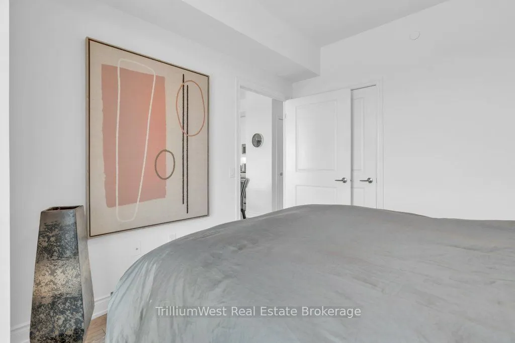 1050 Main Street E, #1004