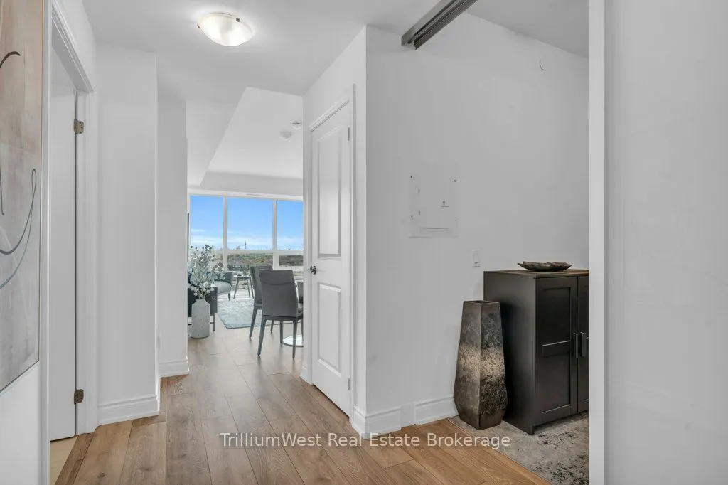 1050 Main Street E, #1004