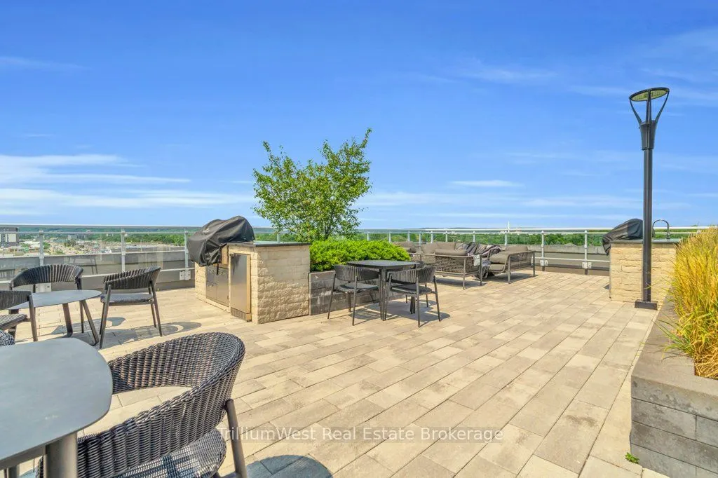 1050 Main Street E, #1004
