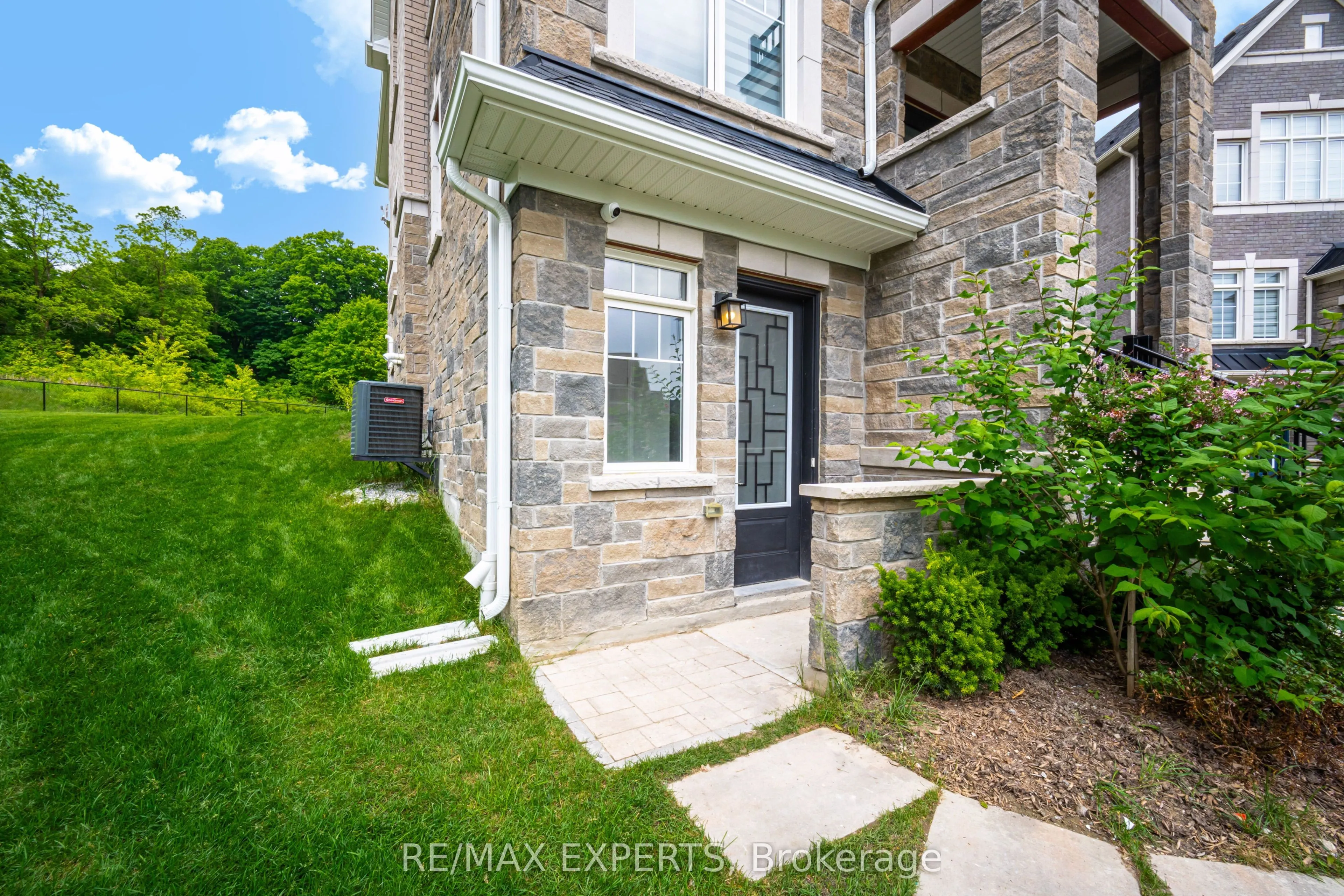 57 Arthur Griffin Crescent