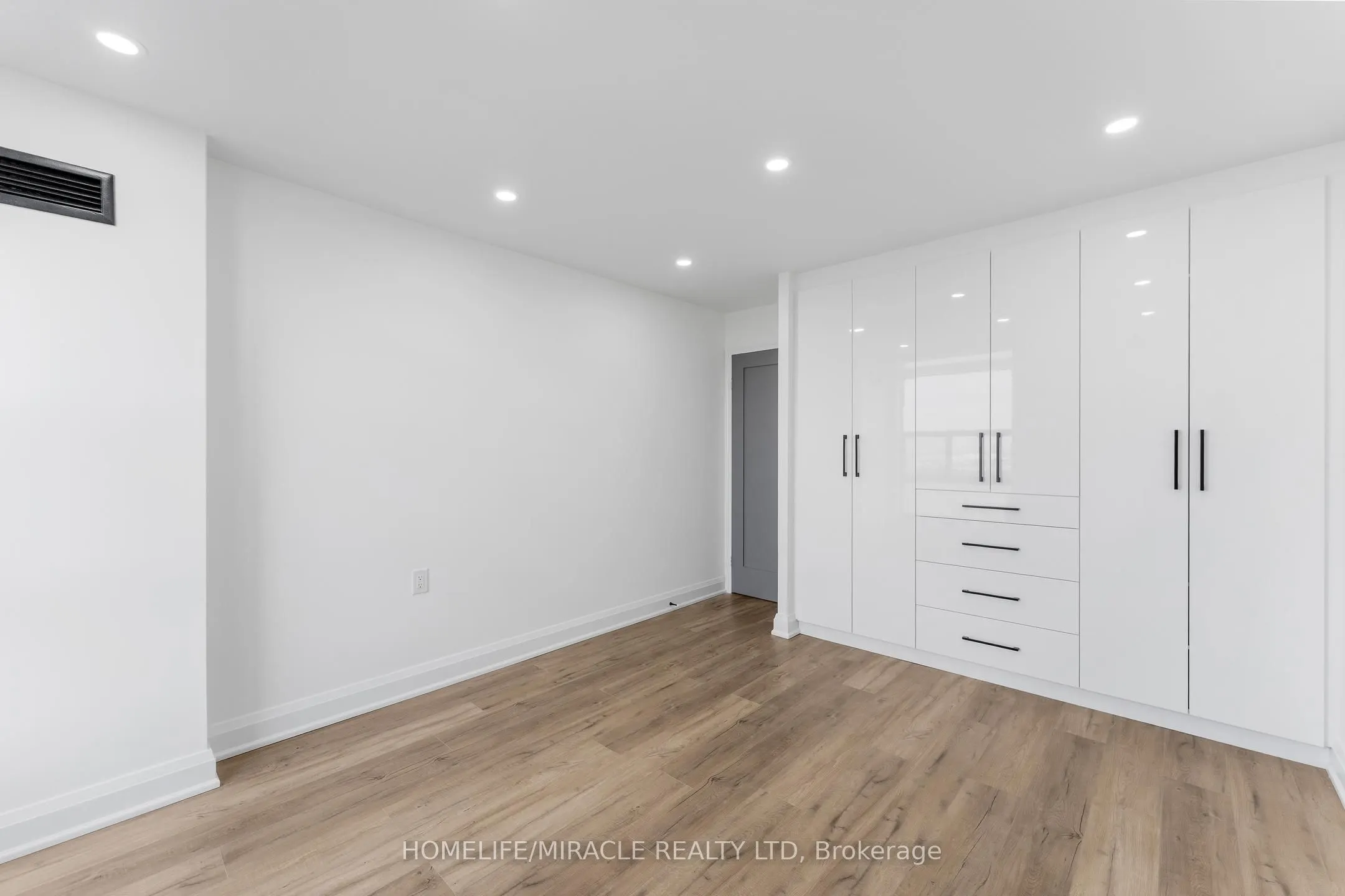 18 Knightsbridge Road, #2605