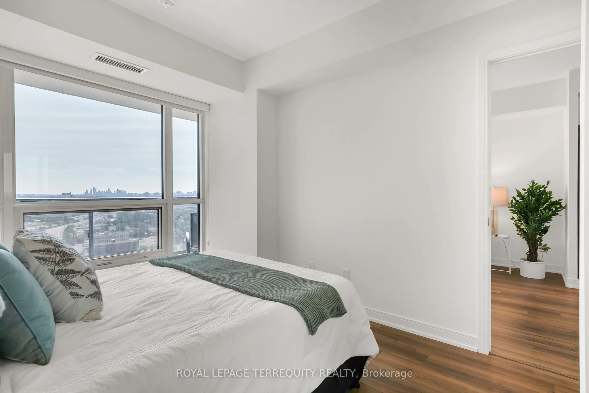 30 Samuel Wood Way, #1911