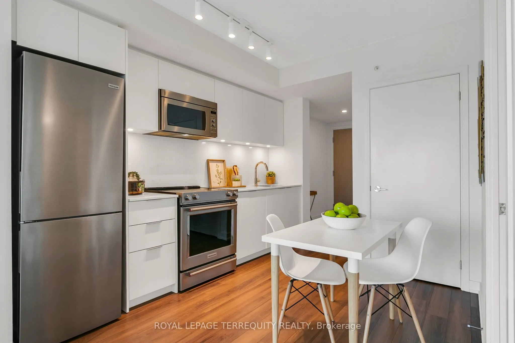 30 Samuel Wood Way, #1911