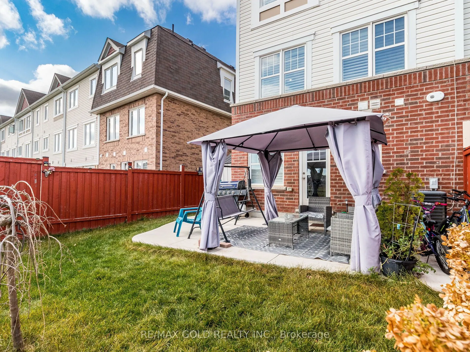 98 Bannister Crescent