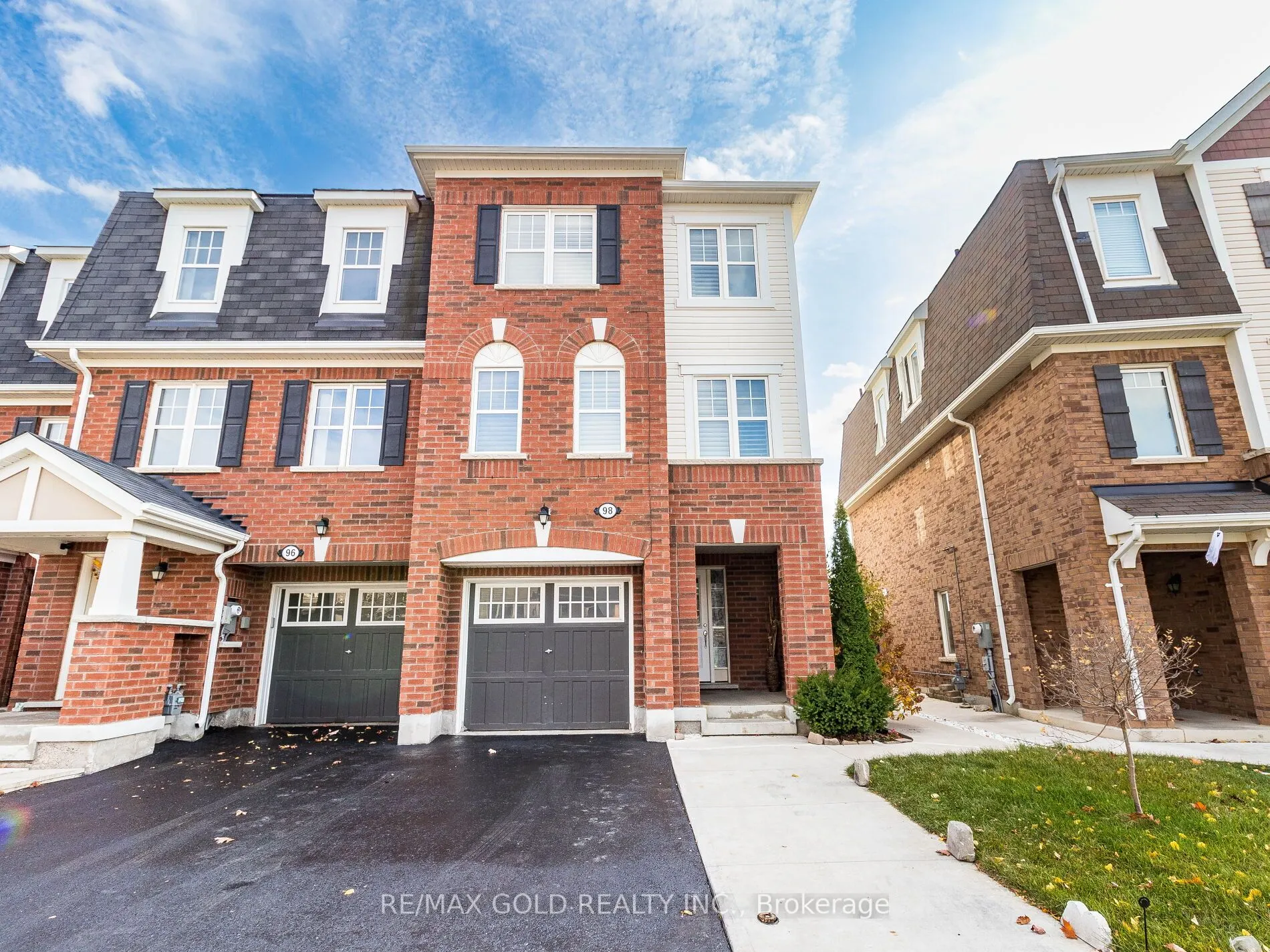 98 Bannister Crescent